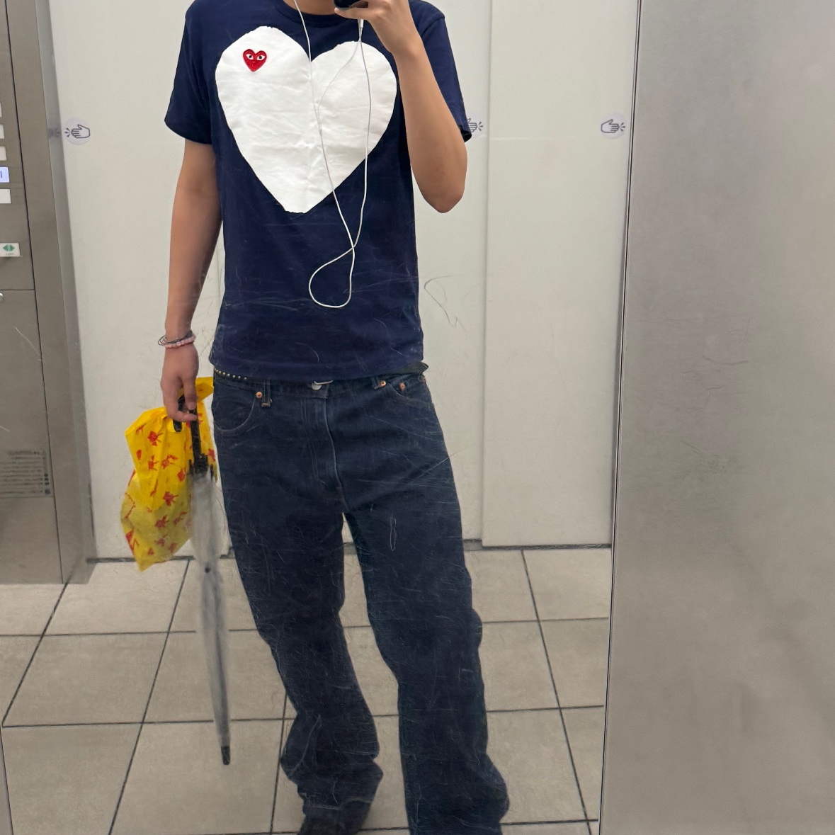 Levi's 517™ Boots Cut Jean Dark Indigo, Play Comme des Garcons Red Heart Printed White Heart T-Shirt Navy 착용 스타일