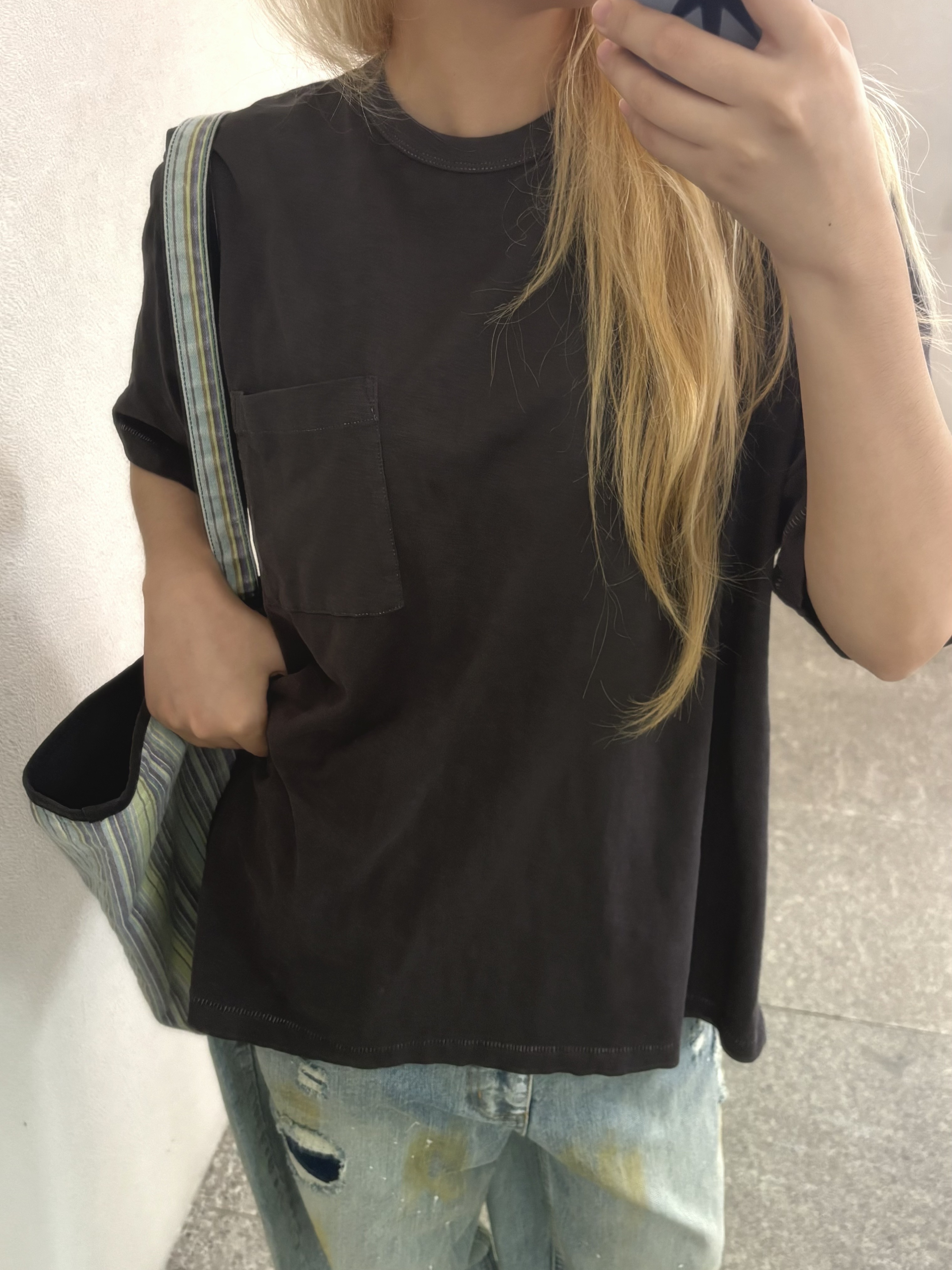 (M) SUNDAY CEREMONY Natural Dyed Basic Slub Tee - Ash Charcoal, Sunday Ceremony Distress Japanese Denim Jeans - Ageing Blue 착용 스타일 - 1