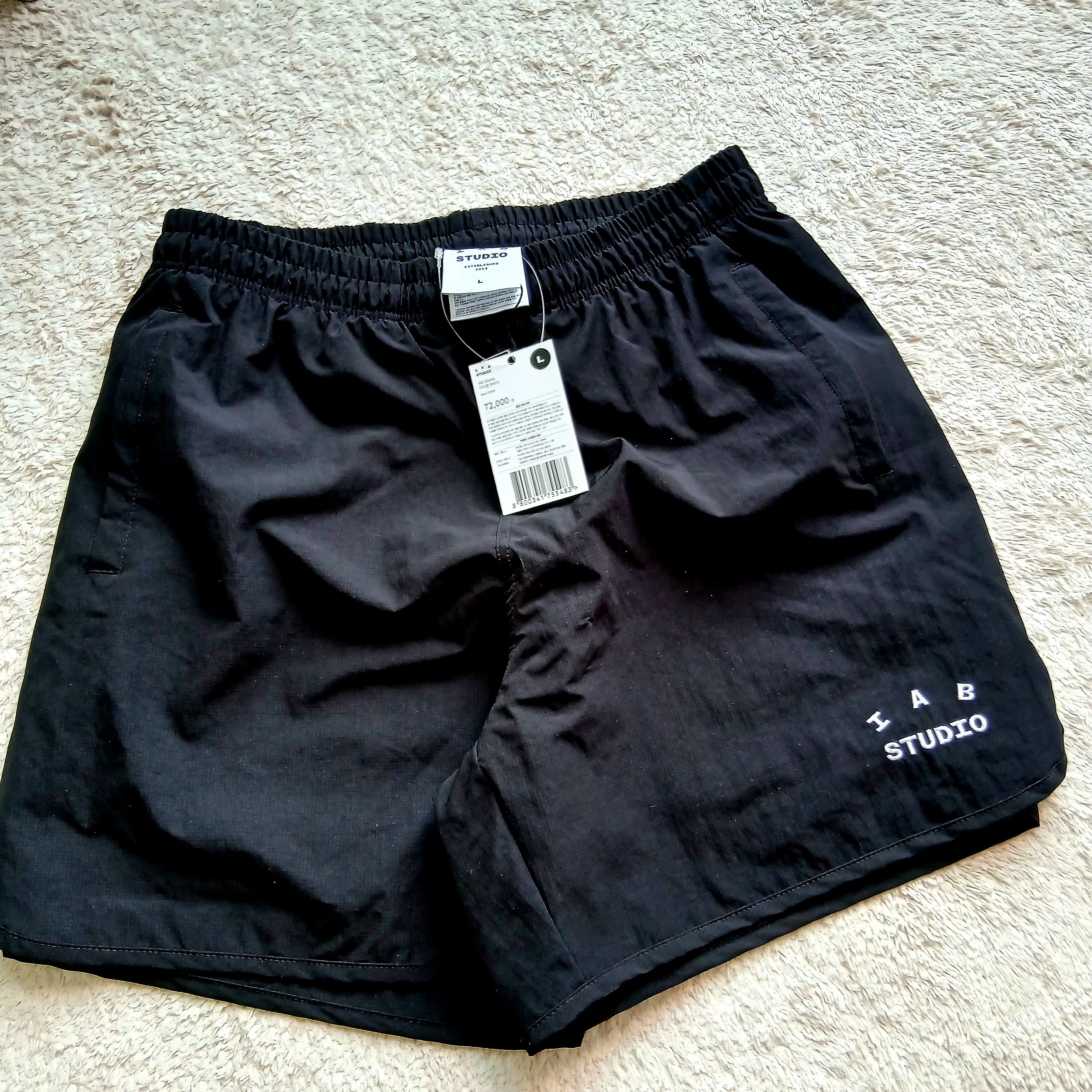 IAB Studio IAB Shorts Black 착용 스타일 - 1