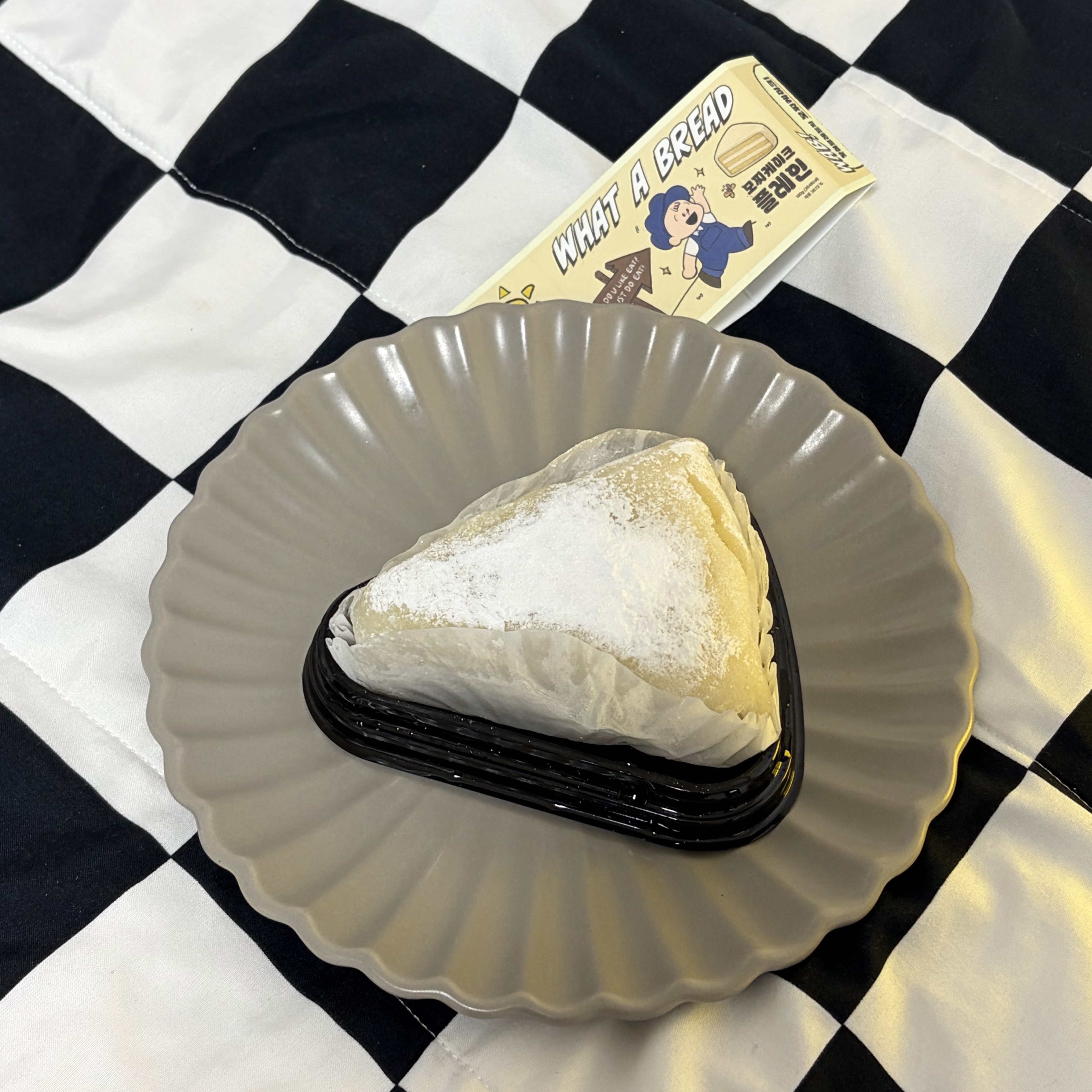 [KREAM 단독] What A Bread Mochi Cheesecake 착용 스타일 - 5