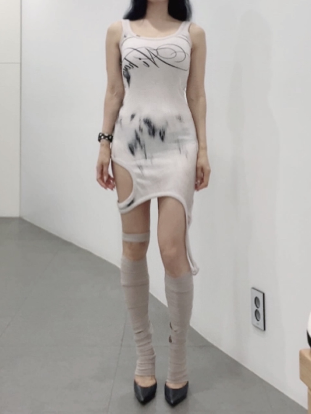 Bonnae bandage leg warmer Skin, Bonnae Asymmetric Dress Ivory 착용 스타일