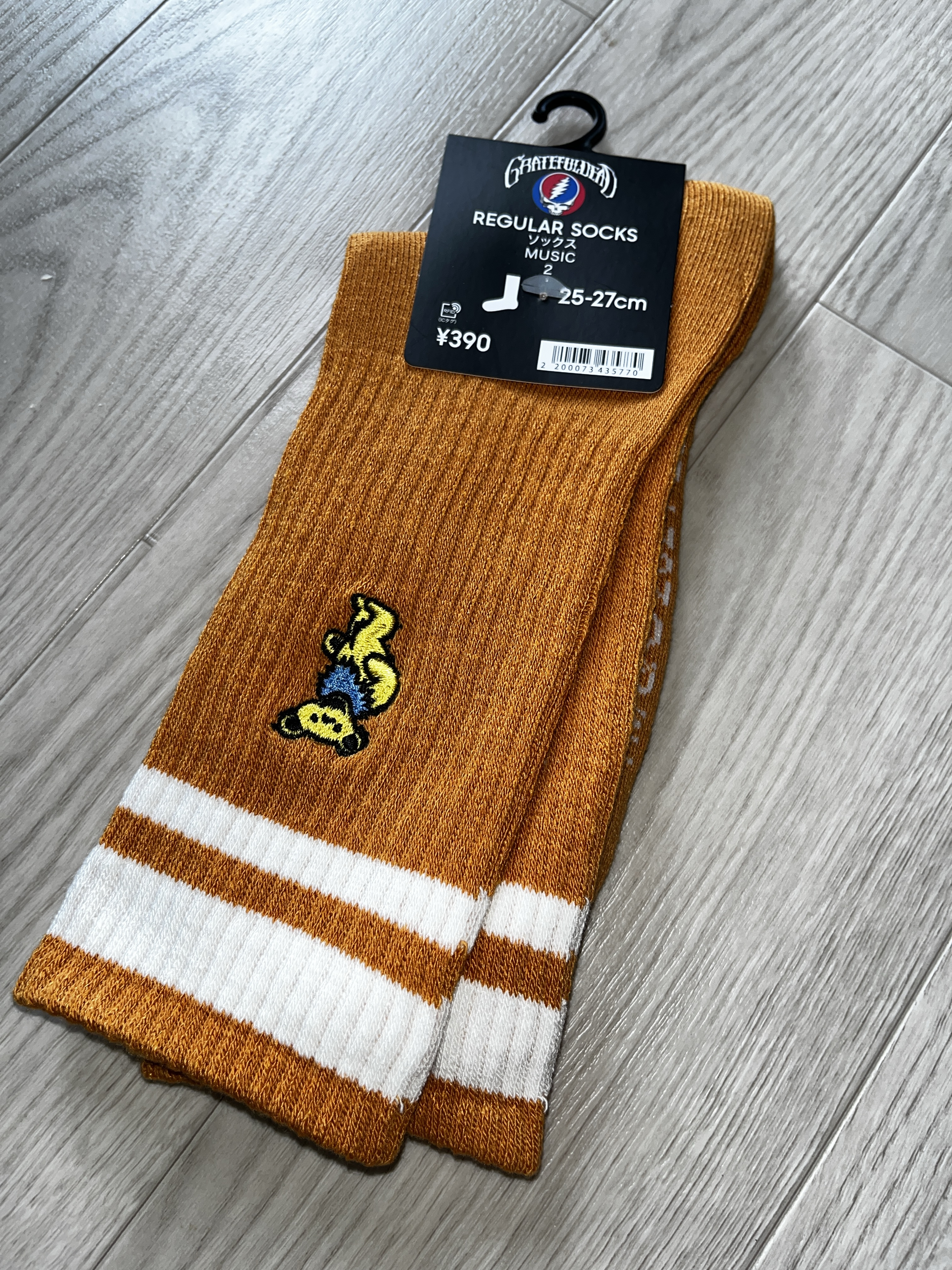 GU x Grateful Dead Socks Orange 착용 스타일