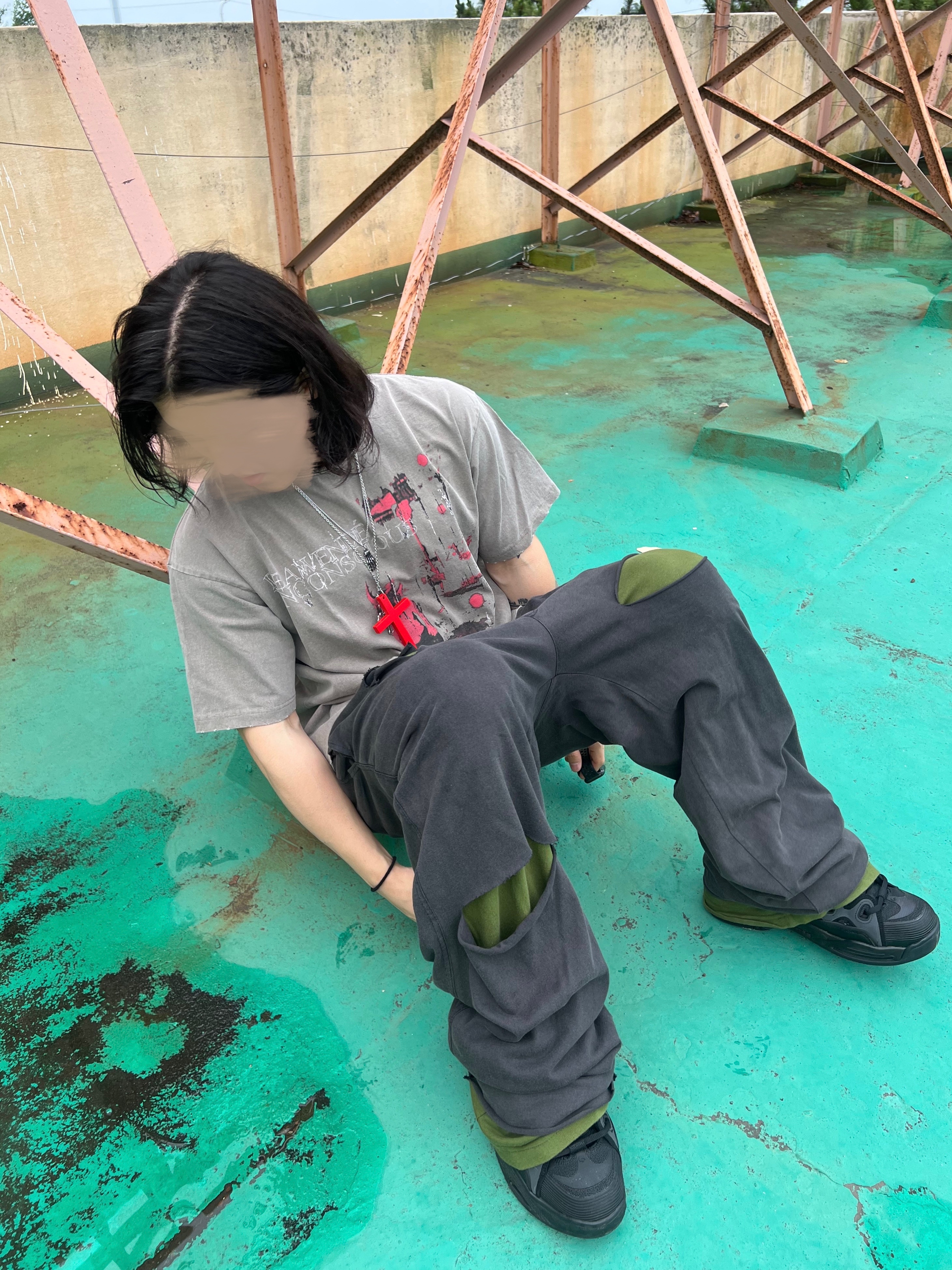 Undermycar Dalt Hidden Second Layer Sweatpants Pine Groove - 23FW, Awende Red Veil T-shirt Charcoal 착용 스타일 - 3