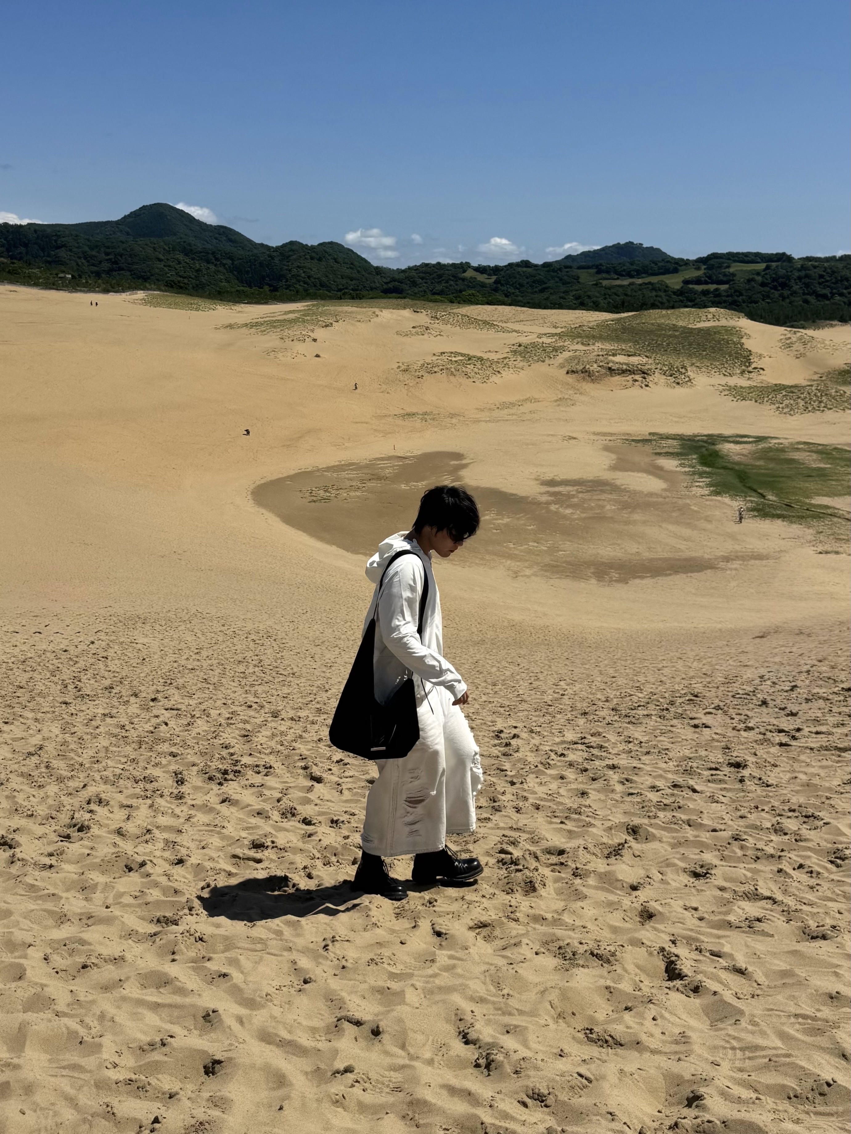 Uniqlo Dry EX UV Protection Full Zip Hoodie Off White, Our Legacy Belt 2cm Leather Off White 착용 스타일 - 4