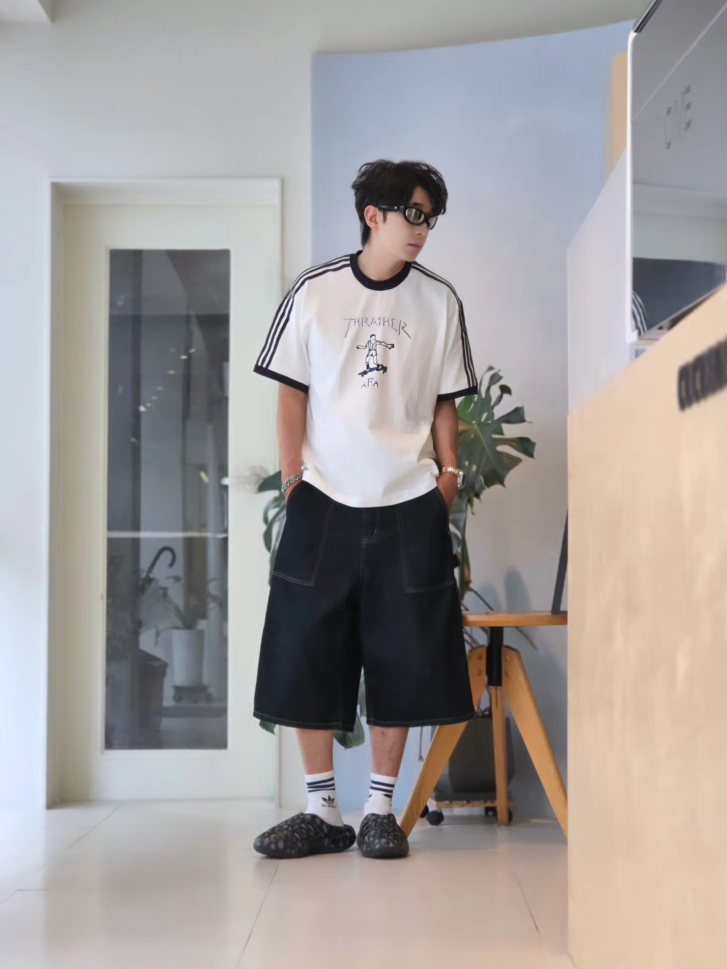 Adidas x Thug Club Adifom Iiinfinity Mule Core Black, Adidas x Thrasher x Argentina Gonz Ringer T-Shirt Core White - KR Sizing 착용 스타일 - 3