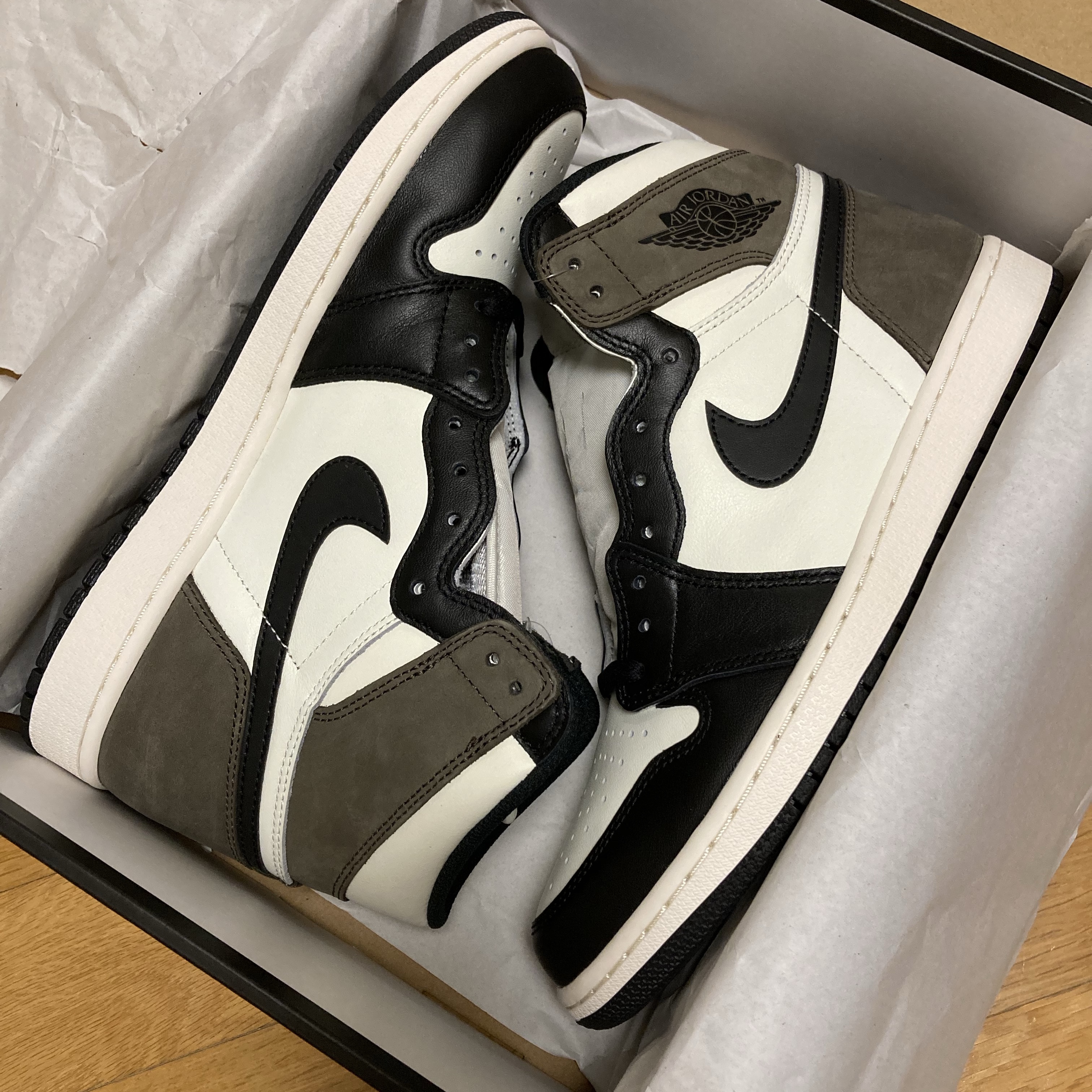 Jordan 1 Retro High OG Black Mocha 착용 스타일