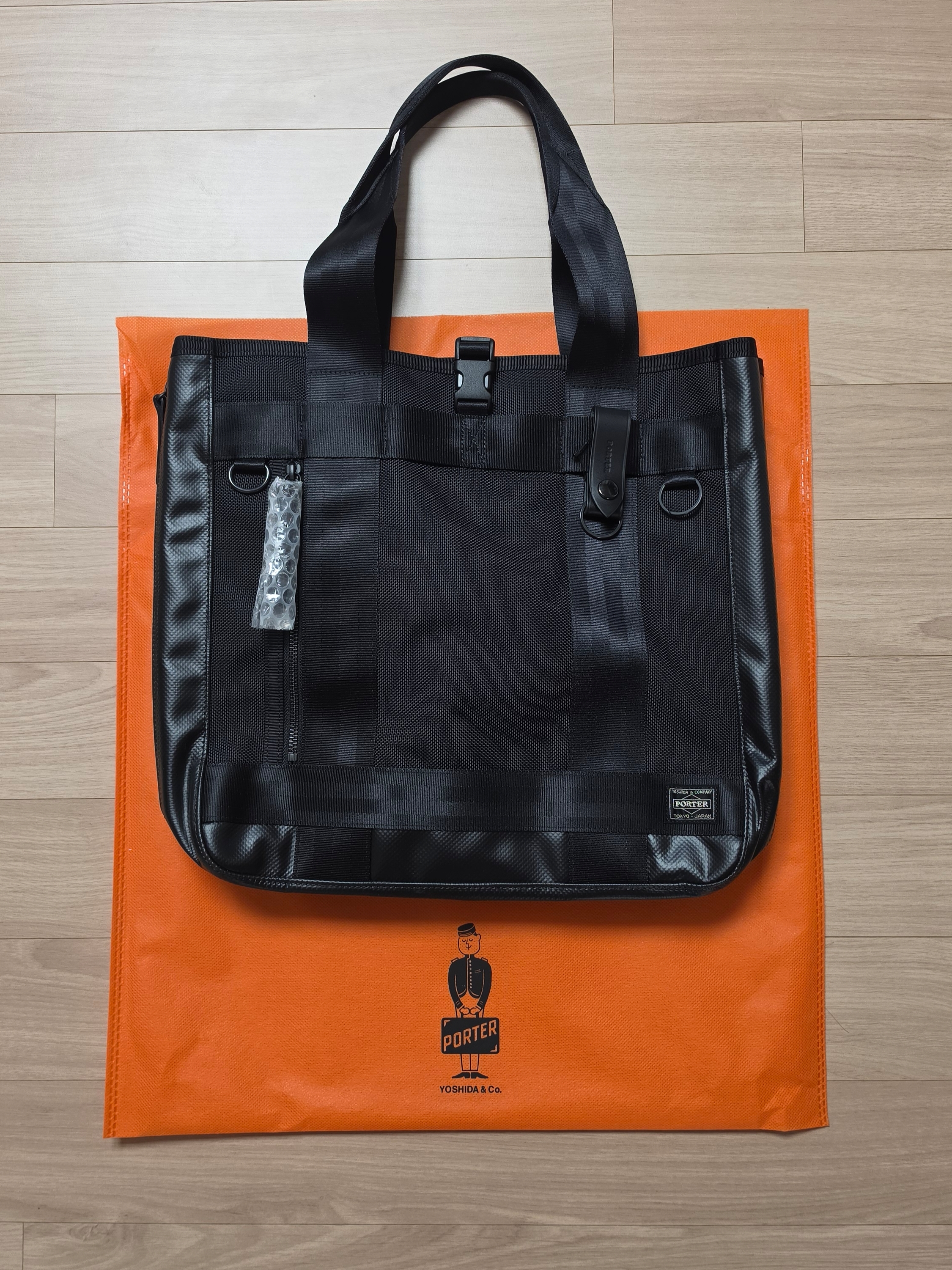 Porter Heat 2Way Tote Bag Black 착용 스타일