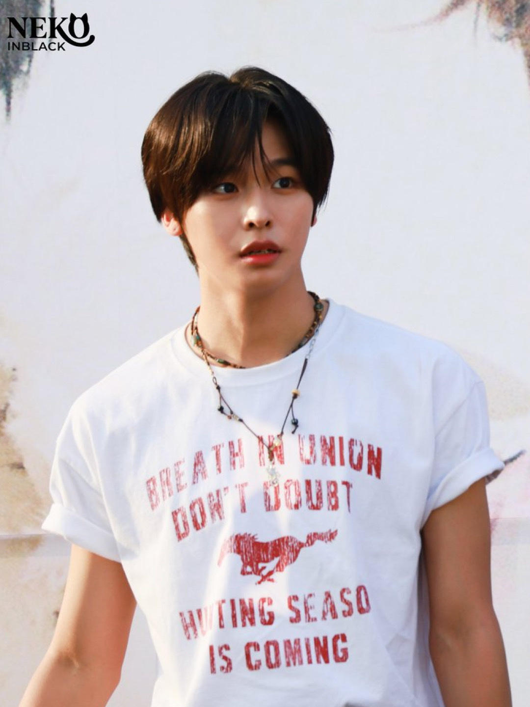 AMOU Kalt Lips Half T-Shirts White, AMOU Trouble Half T-Shirts Gray 착용 스타일 - 4