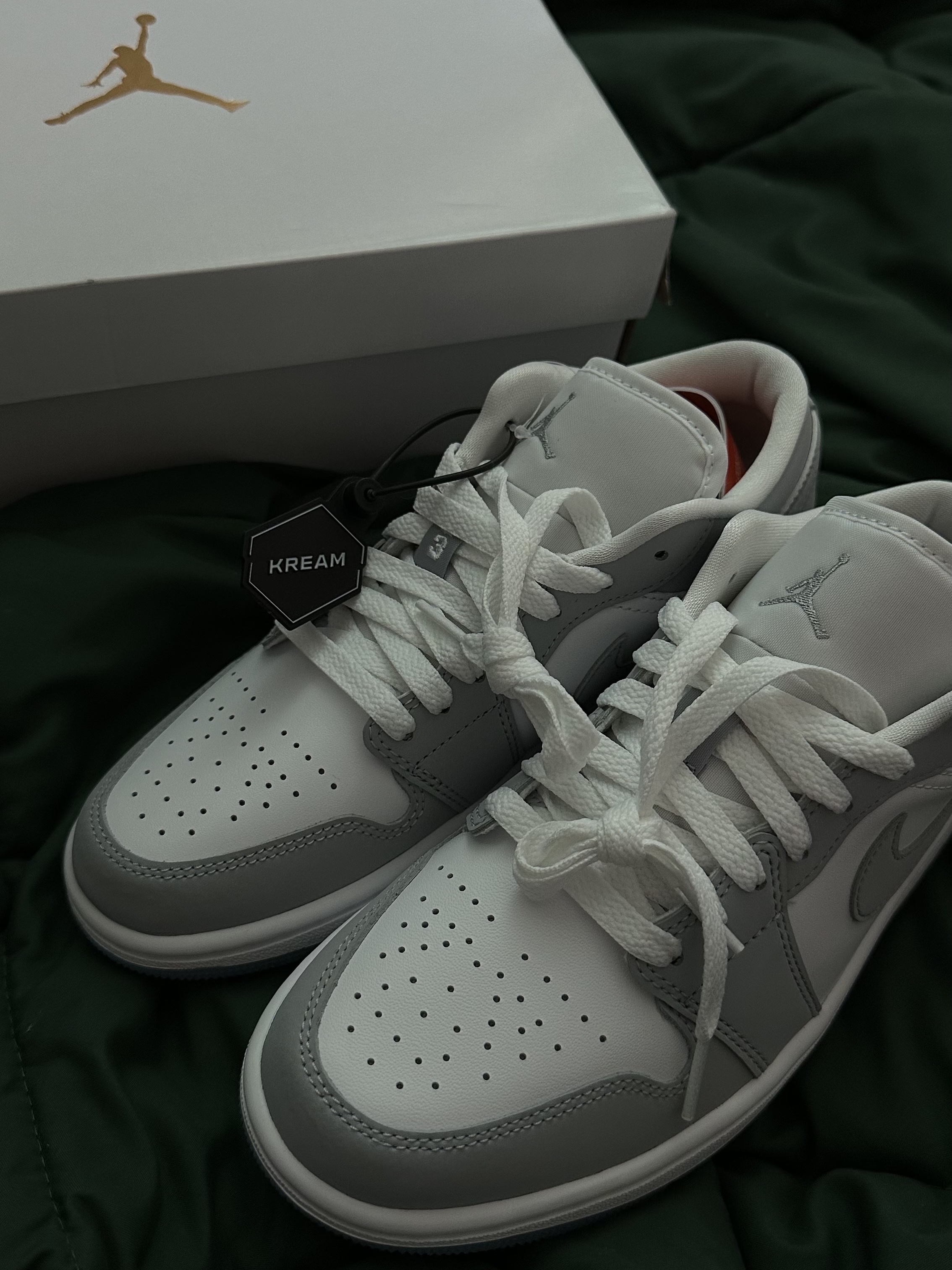 (W) Jordan 1 Low White Wolf Grey 착용 스타일