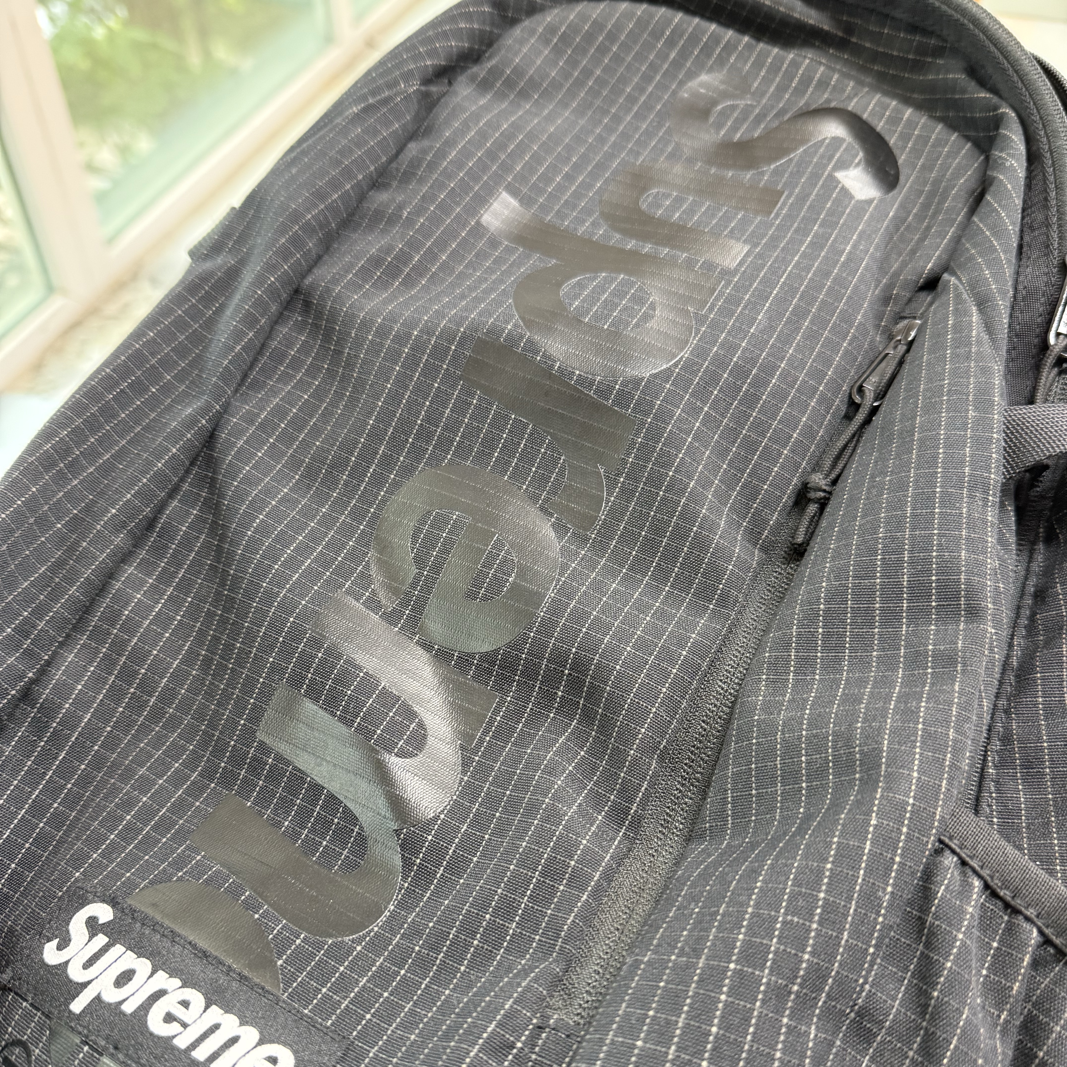 Supreme Backpack Black - 24SS 착용 스타일