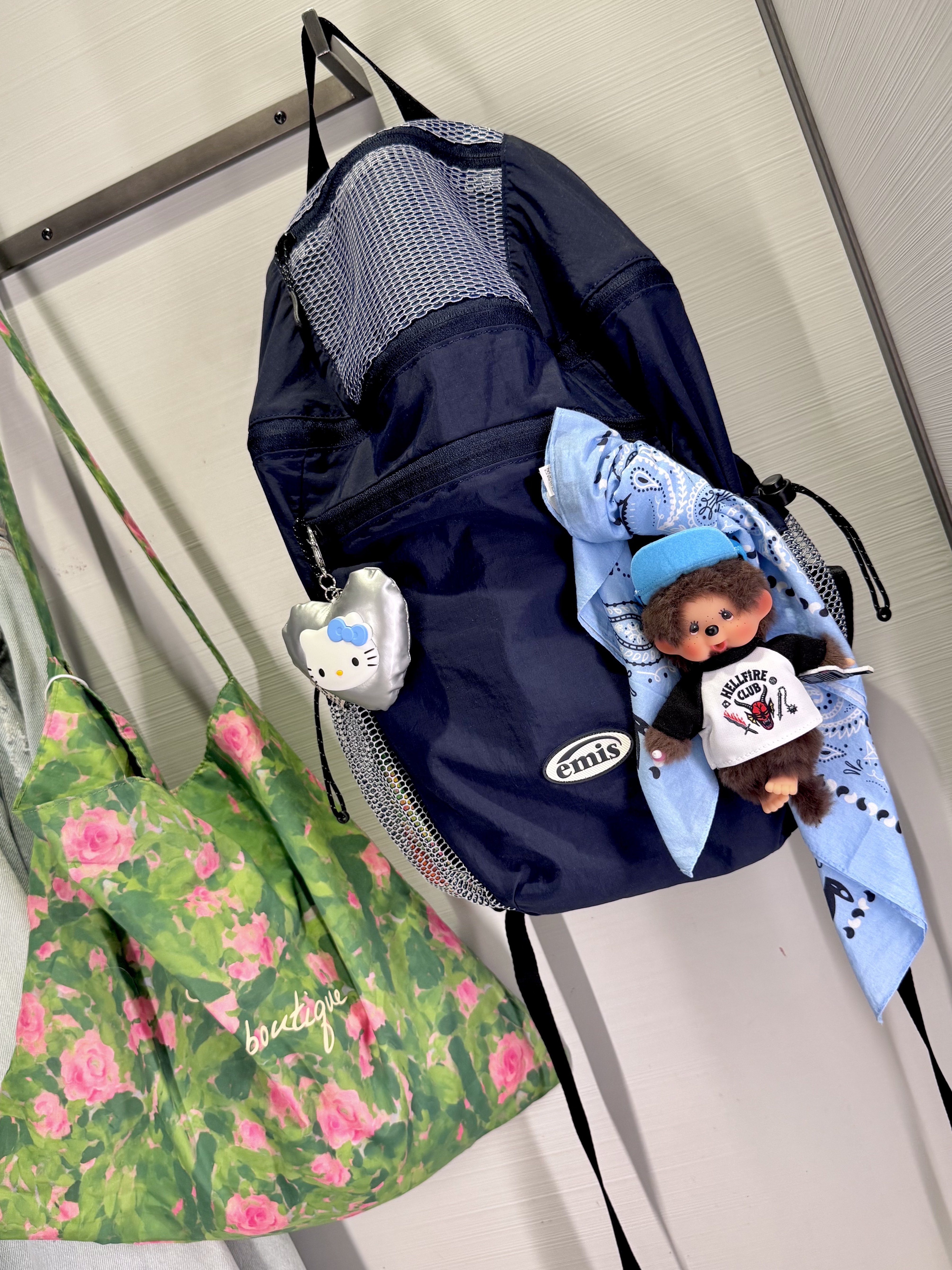 Emis Mesh Nylon Backpack Navy, Monchhichi x Strange Things Key Chain Hellfire Club 착용 스타일 - 4