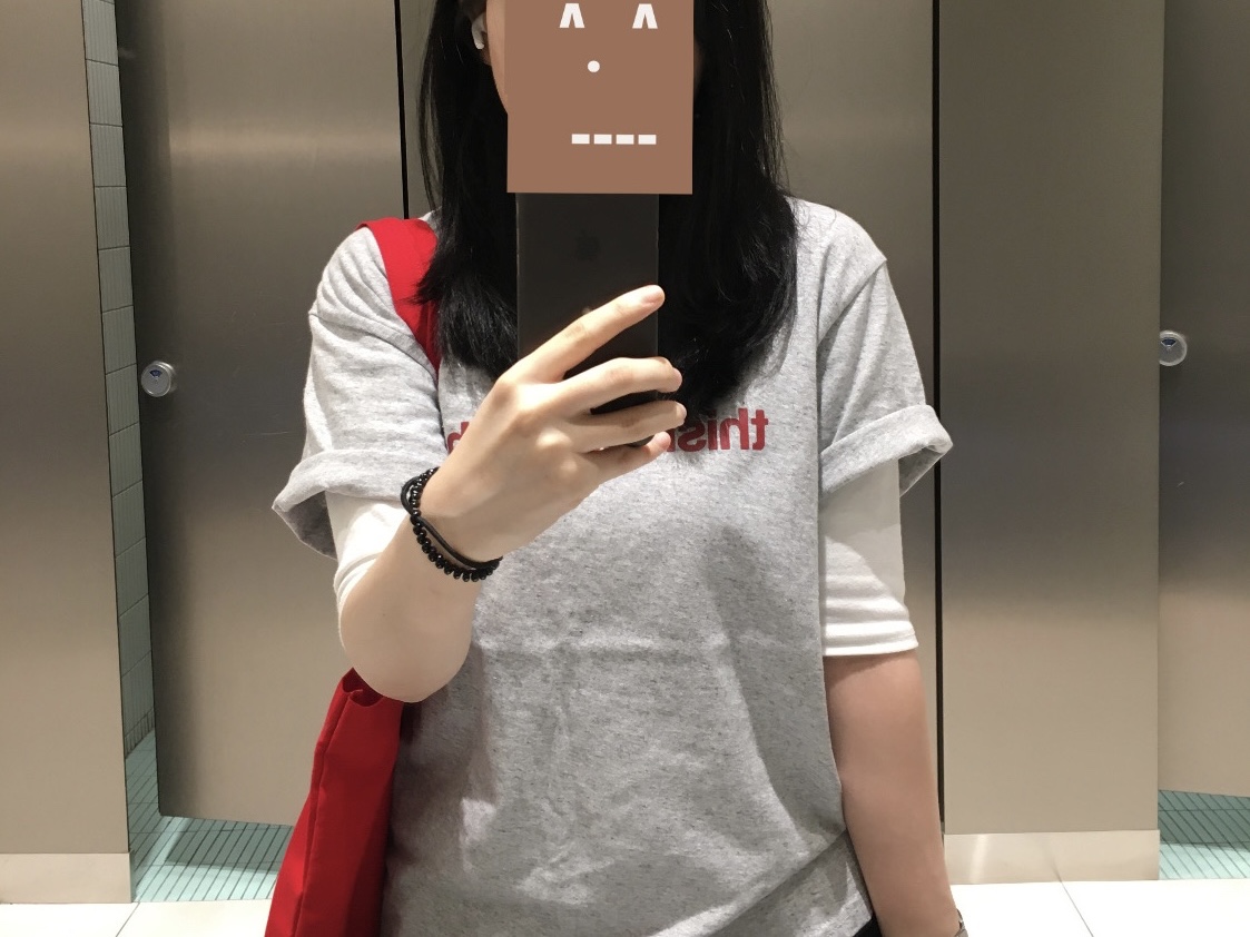 Thisisneverthat T-Logo T-Shirt Heather Grey, Berlin Photobook Distribution 002 Bag Red 착용 스타일