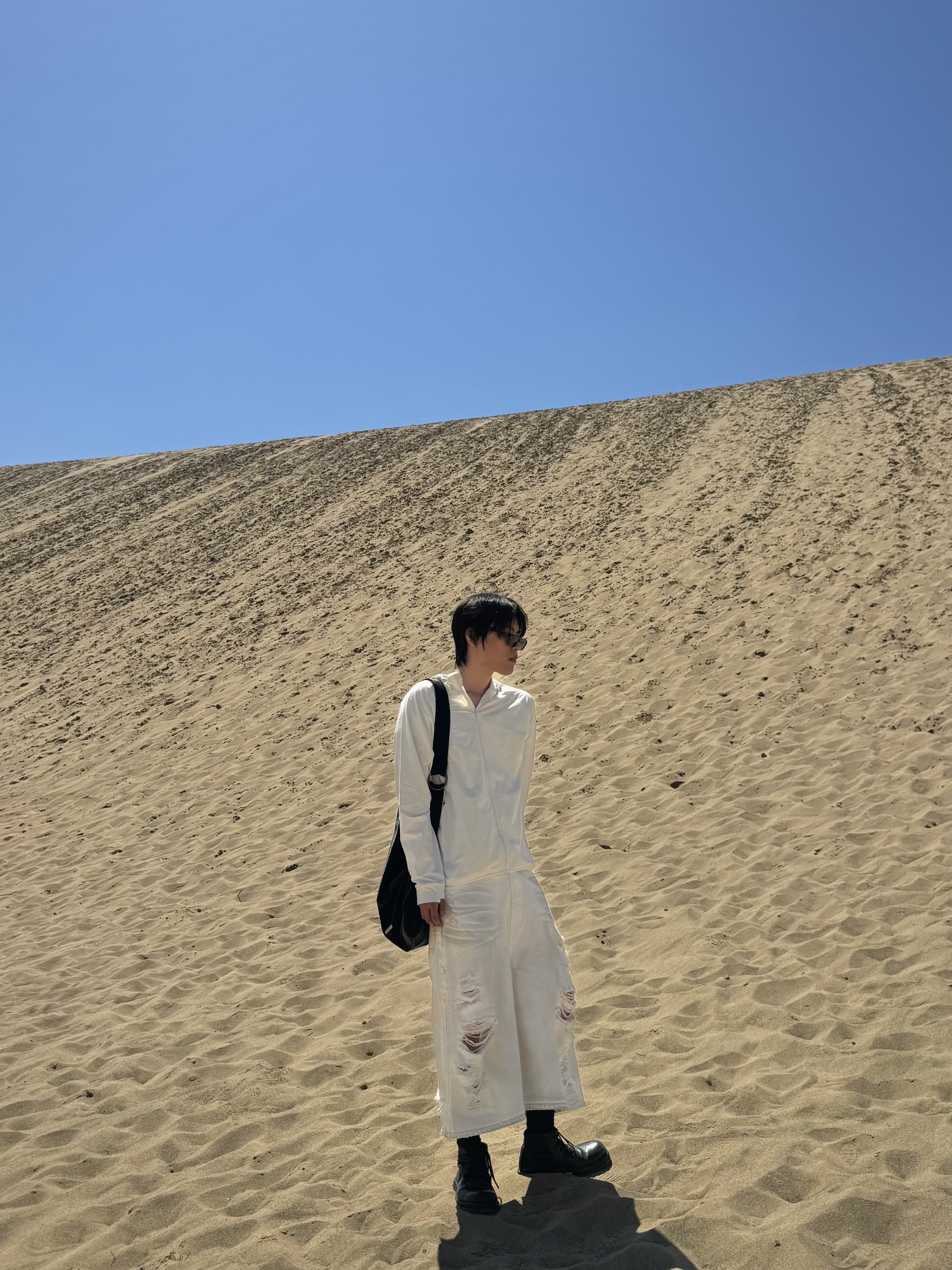 Uniqlo Dry EX UV Protection Full Zip Hoodie Off White, Our Legacy Belt 2cm Leather Off White 착용 스타일 - 2