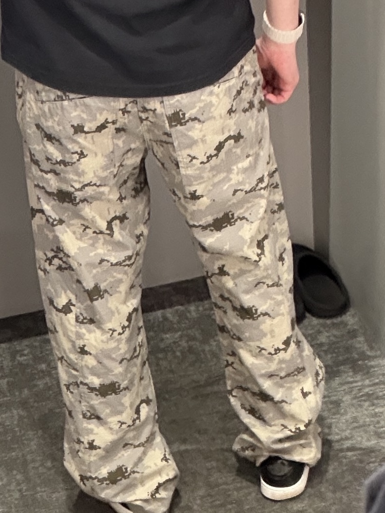 NOMANUAL N.P Utility Pants Digital Camo, Jordan 1 Low Golf Black Gum Medium Brown 착용 스타일