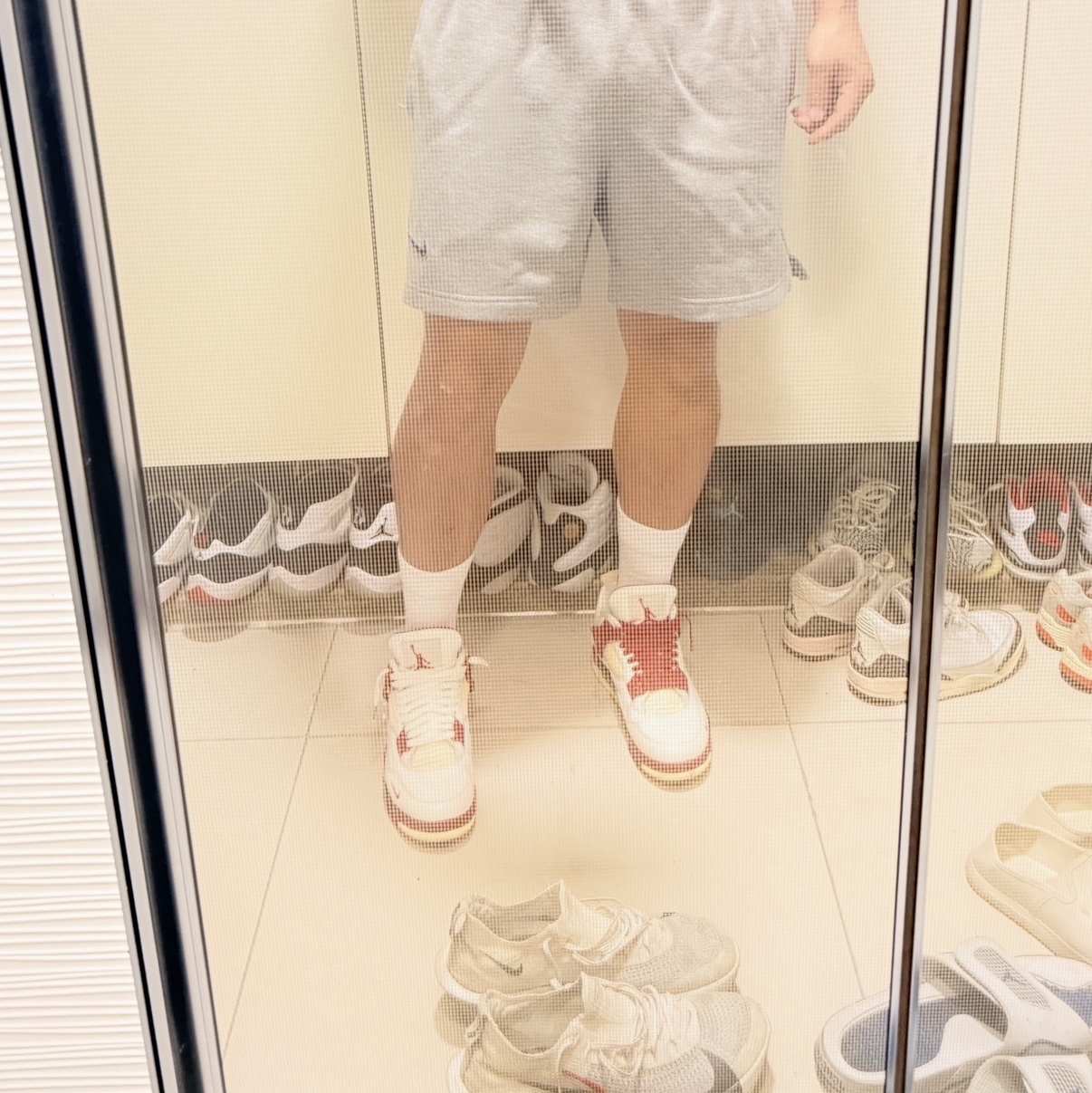Jordan 4 x Nigel Sylvester Retro OG Brick After Brick, Nike x Drake Nocta Cardinal Fleece Shorts Dark Grey Heather - Asia 착용 스타일