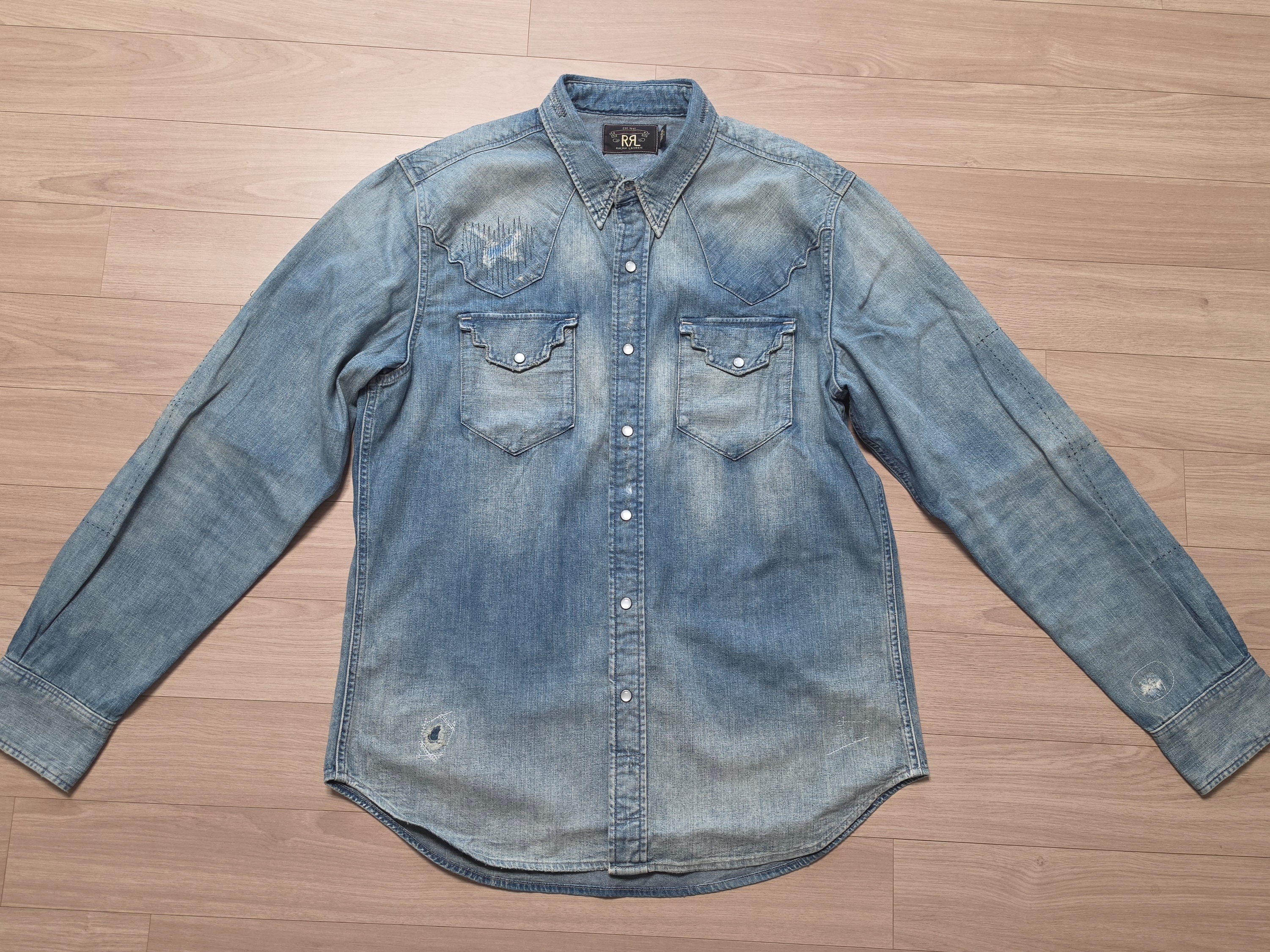 Double RL Slim Repaired Denim Western Shirt Eddington Wash 착용 스타일