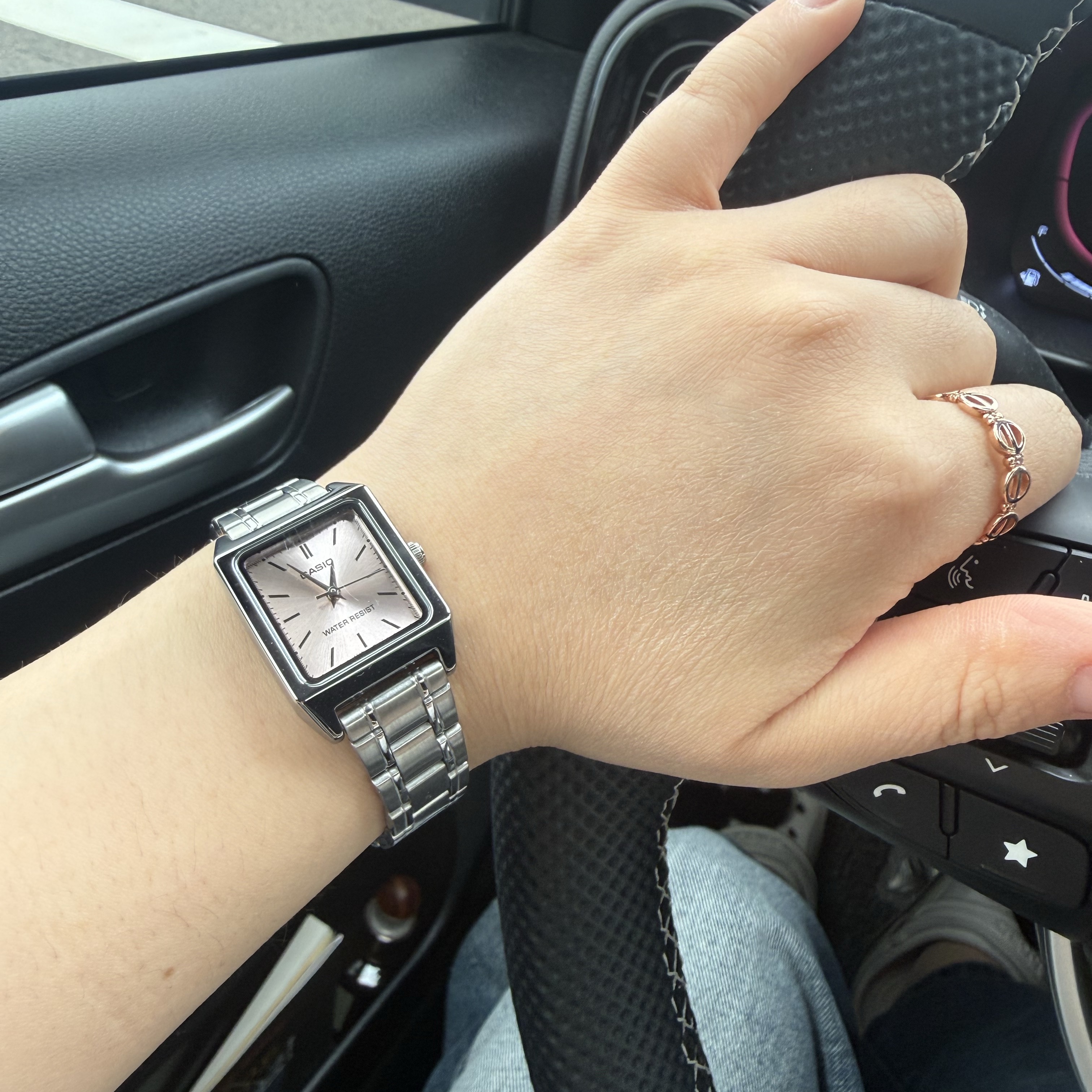 Casio LTP-V007D-4E 착용 스타일
