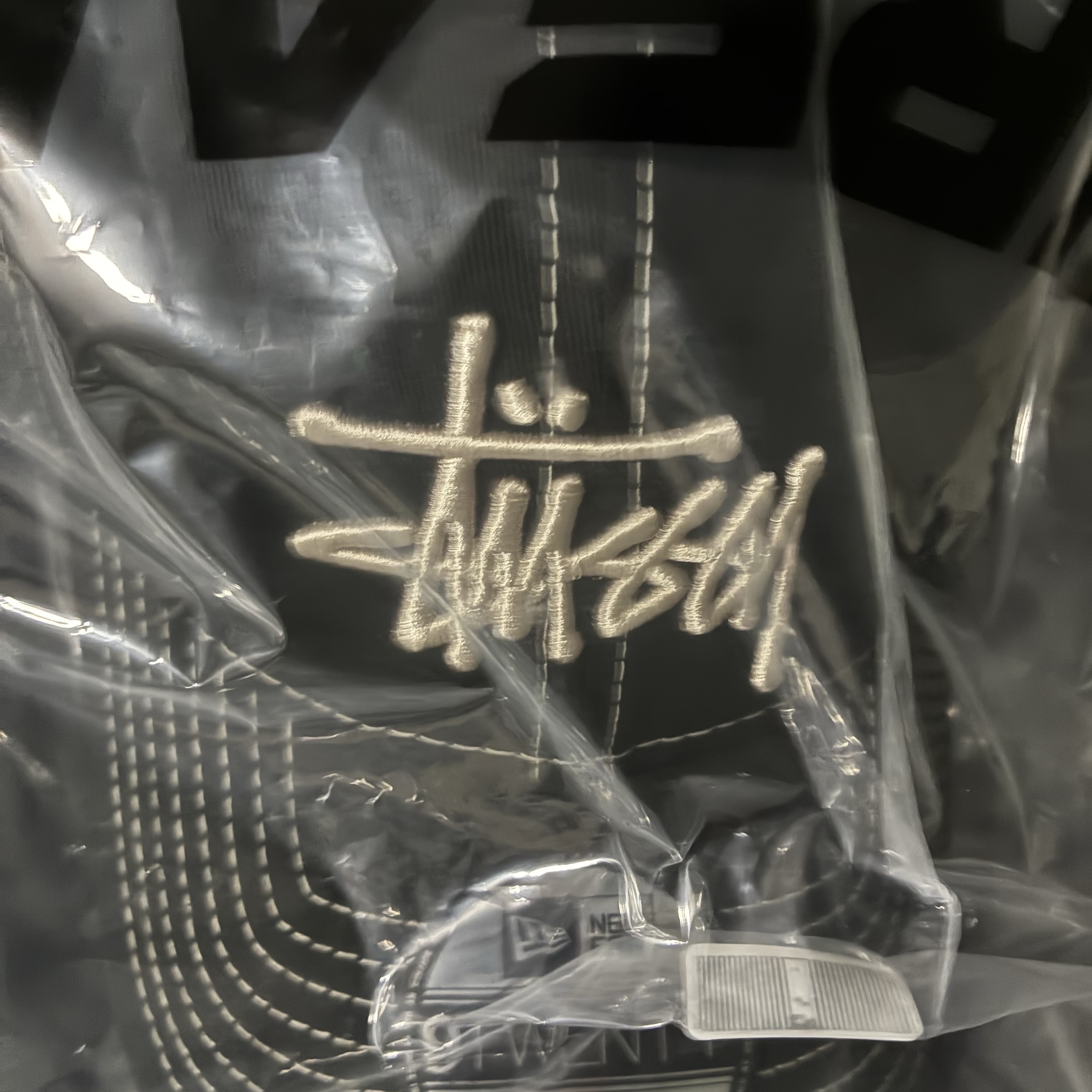 Stussy New Era 9twenty Basic Trucker Black 착용 스타일 - 1