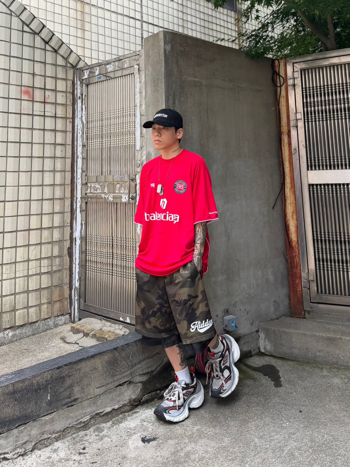 AX CONNECTION Connector Embroidered Cap Black, AX CONNECTION Destroyed Connector Embroidered Cap Black 착용 스타일 - 2