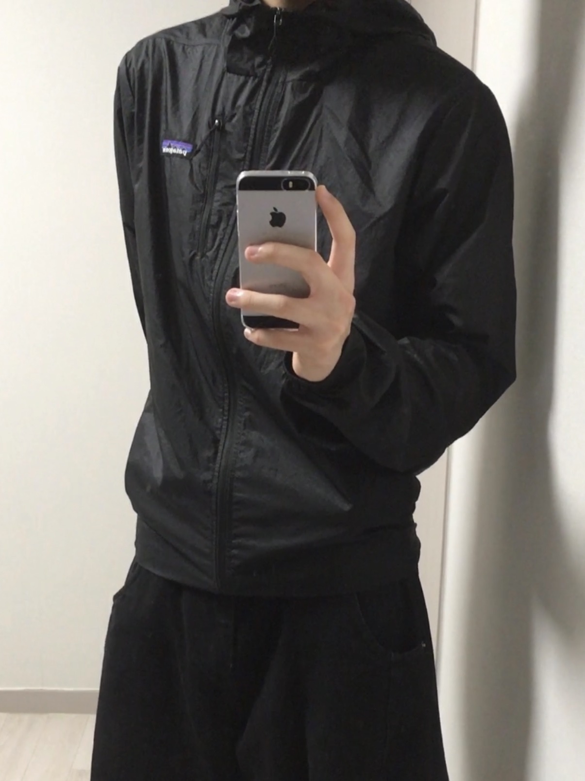 Patagonia Houdini Jacket Black/Black 착용 스타일 - 1