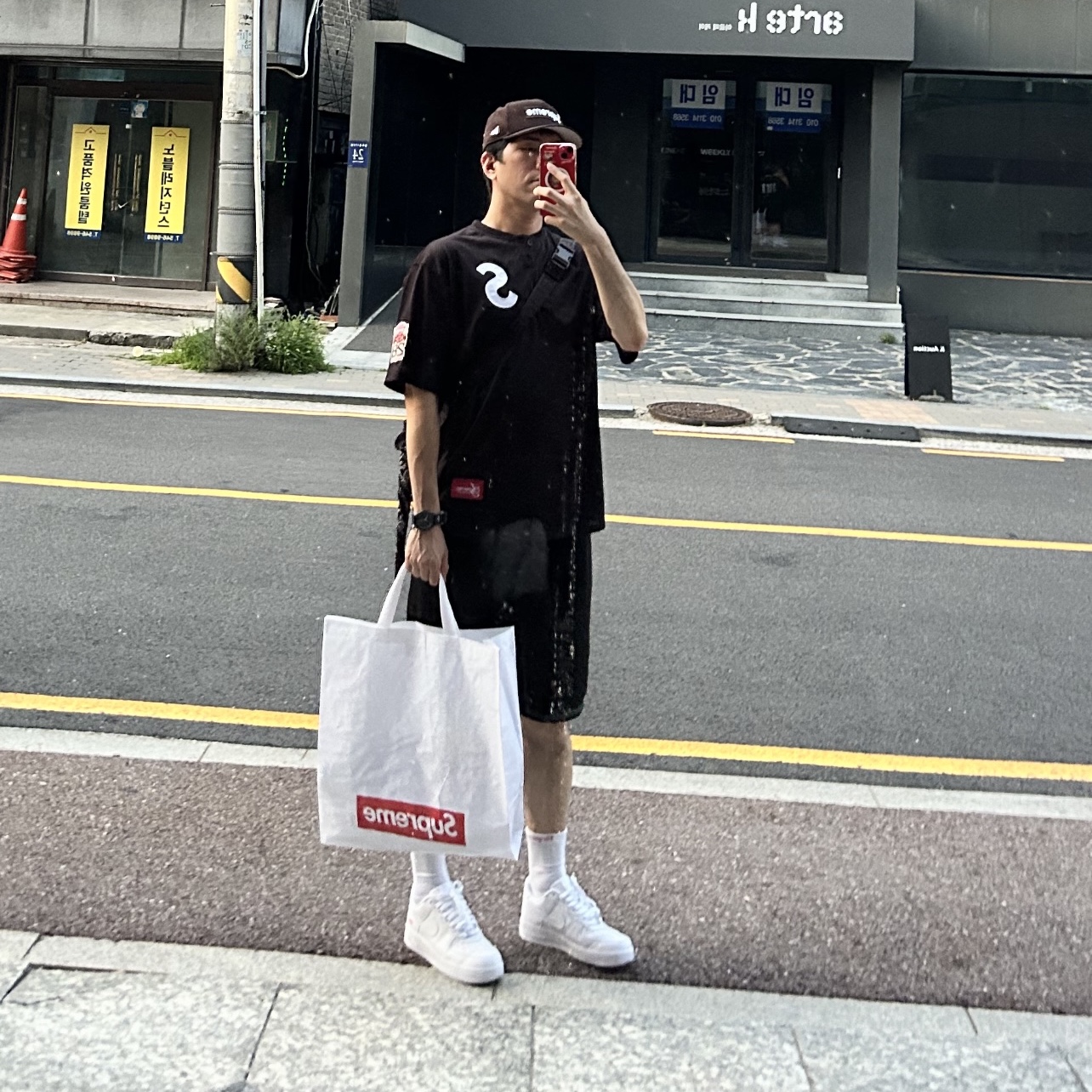 Supreme Rings Box Logo New Era Black - 26SS, Supreme Shop S Logo Baseball Henley Black Tokyo - 26SS 착용 스타일 - 1