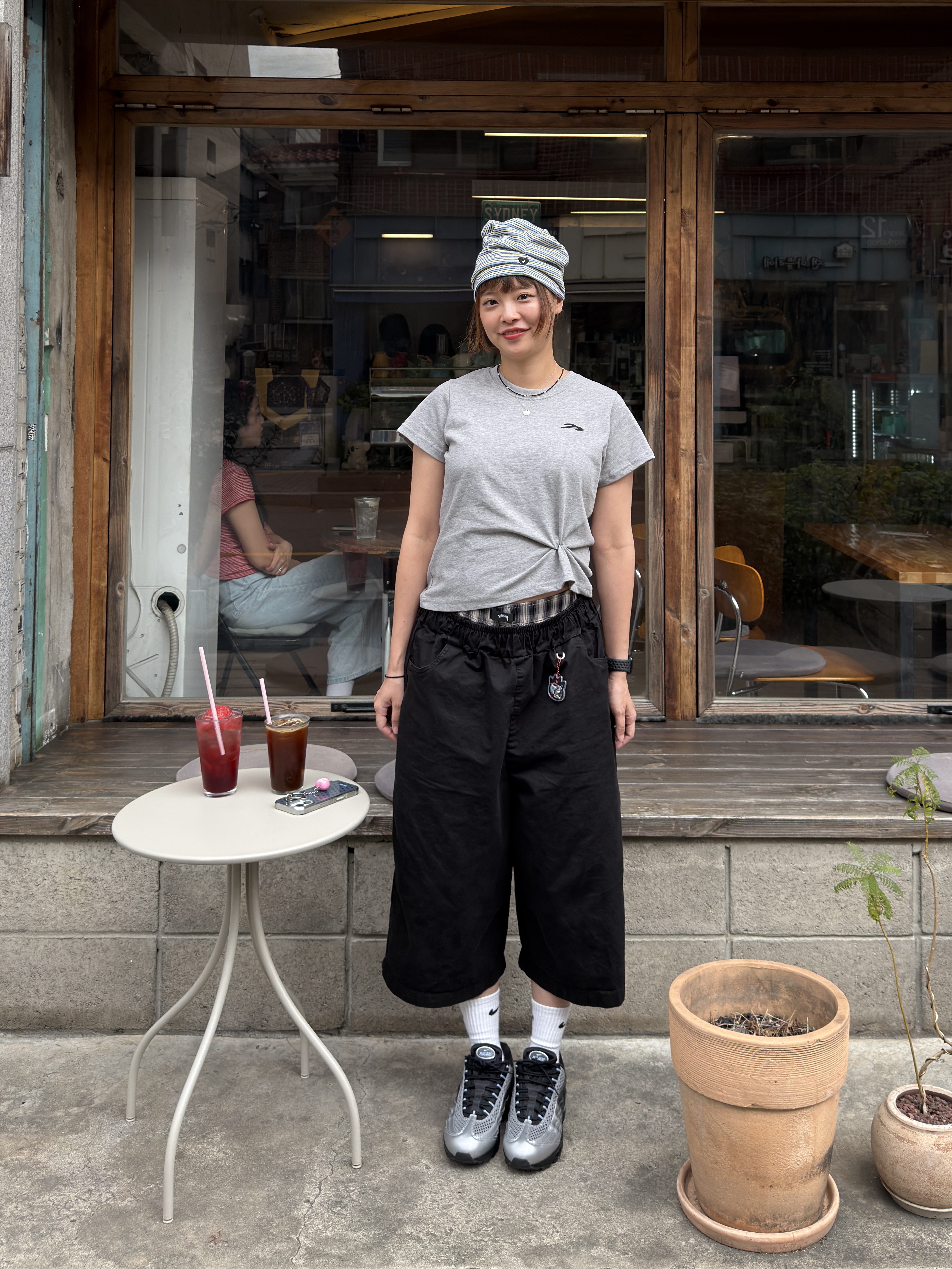 Nike x Palace Air Max 95 Metallic Silver Aluminum, SLOW RECORD HOUSE Carpenter Bermuda Wide Sweatpants Black 착용 스타일 - 2