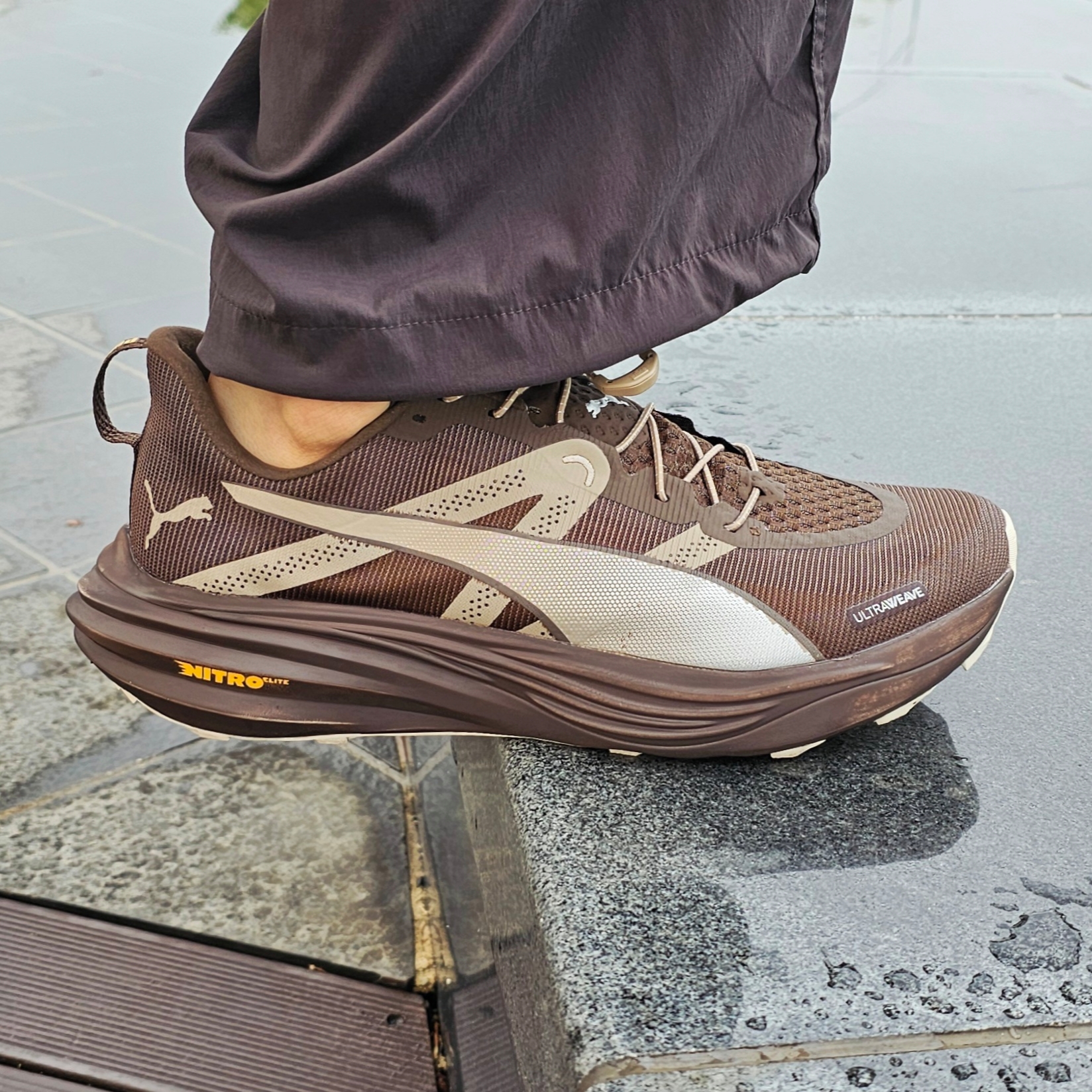 Puma Deviate Nitro Elite Trail LS Chocolate Silver 착용 스타일 - 2