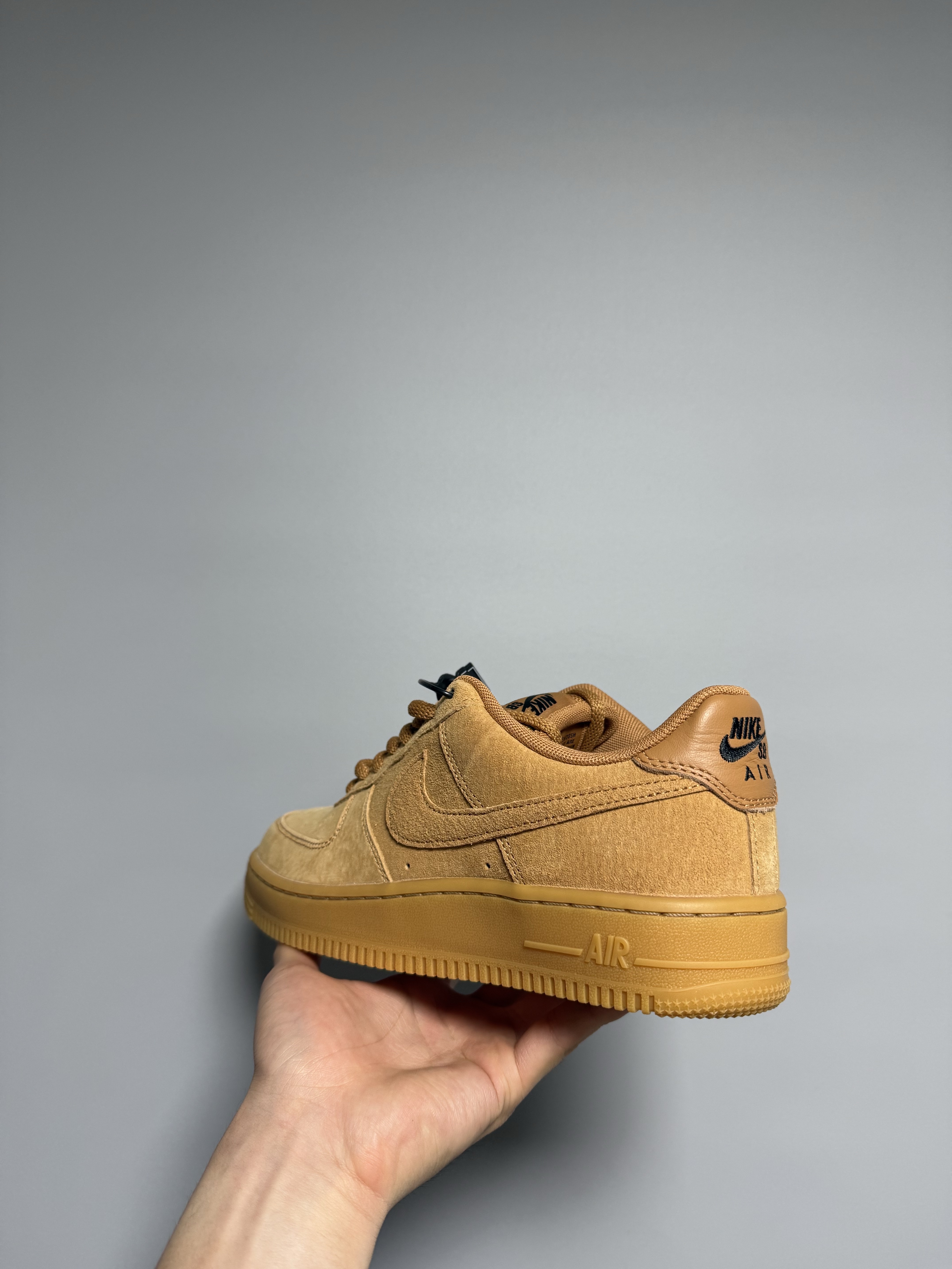 Nike SB Air Force 1 Low Flax and Black 착용 스타일 - 2