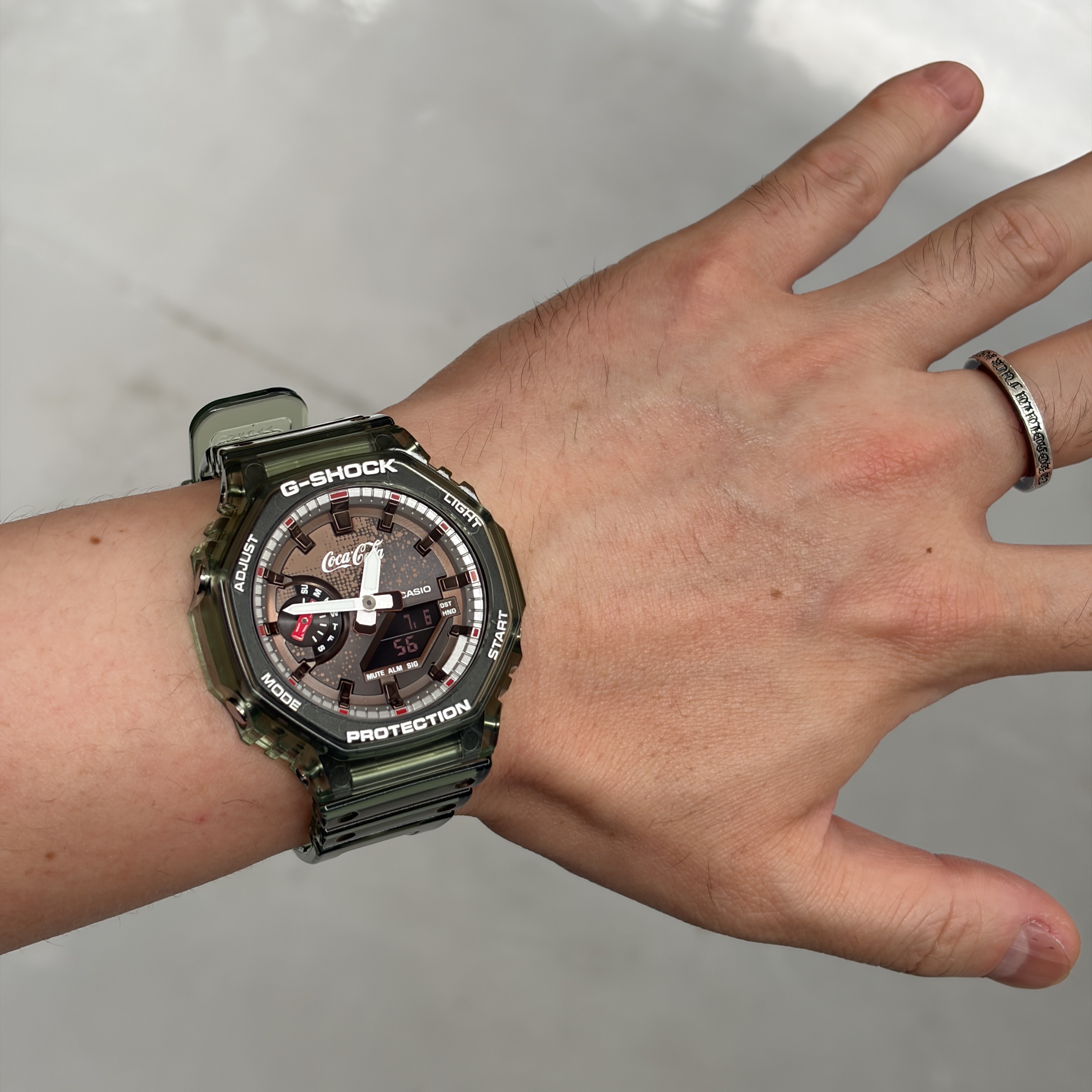Casio G-Shock x Coca-Cola GA-2100CC-3A 착용 스타일