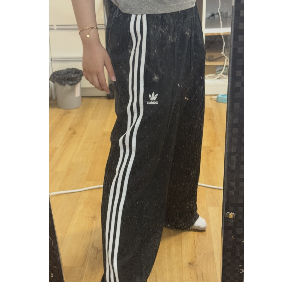 Adidas Adicolor Baggy Fit Firebird Track Pants Black - KR Sizing 착용 스타일 - 1