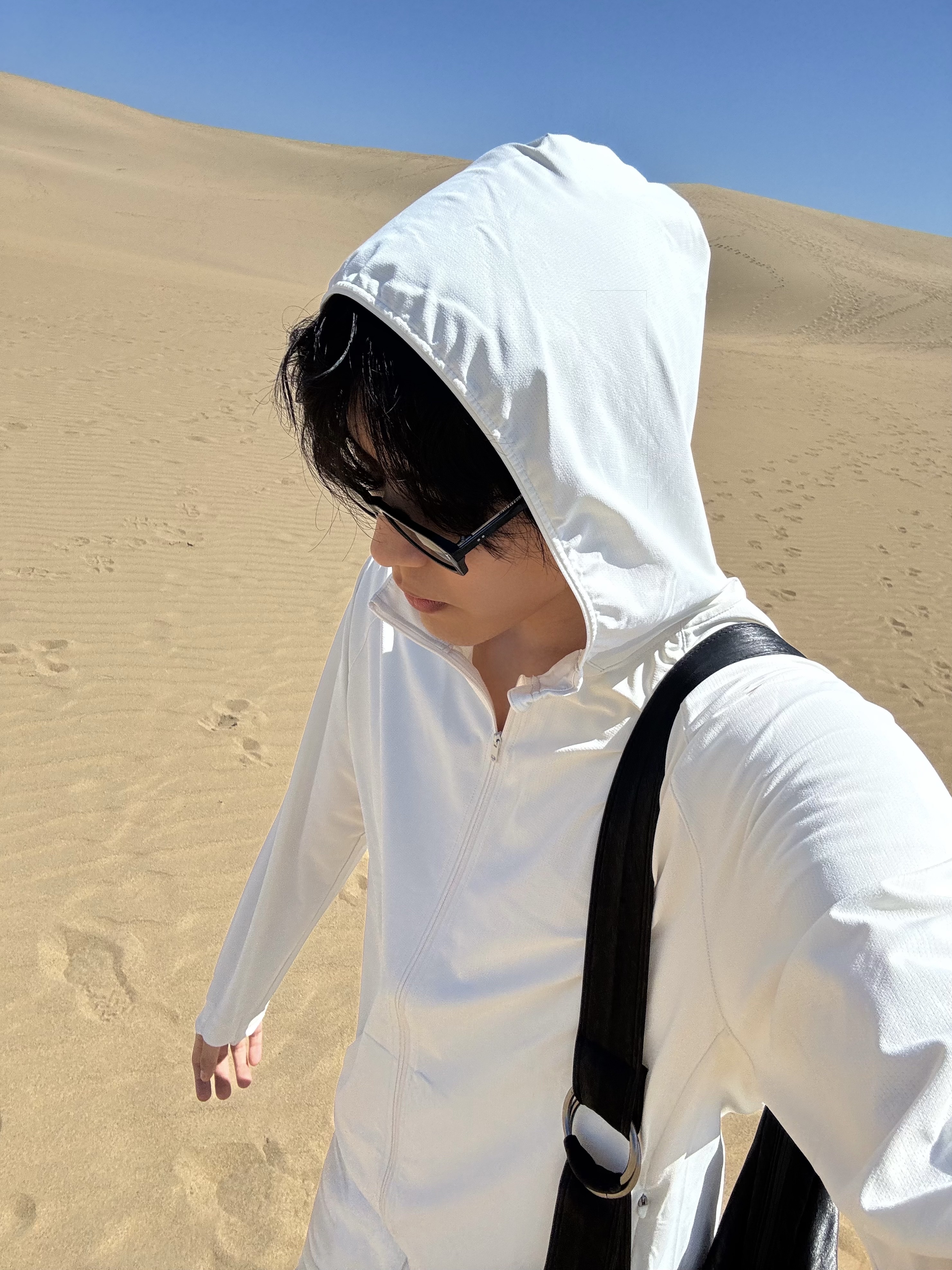 Uniqlo Dry EX UV Protection Full Zip Hoodie Off White, Our Legacy Belt 2cm Leather Off White 착용 스타일 - 1