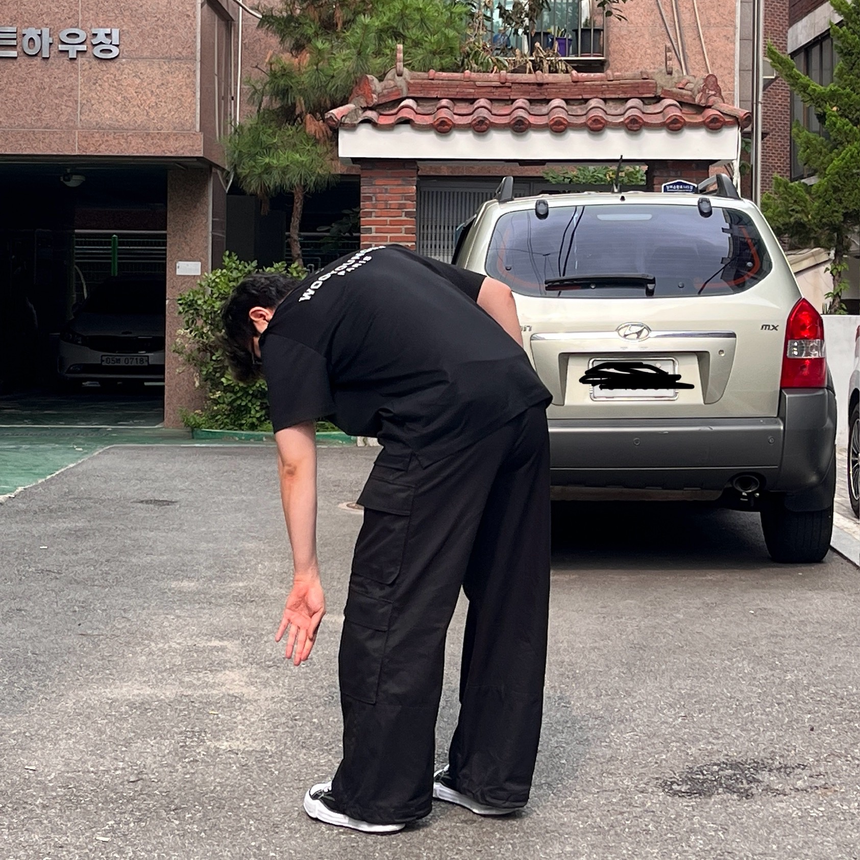Wooyoungmi Cotton Back Logo T-Shirt Black - 26SS, Maison Mihara Yasuhiro Peterson OG Sole Canvas Low Sneakers Black 착용 스타일 - 2