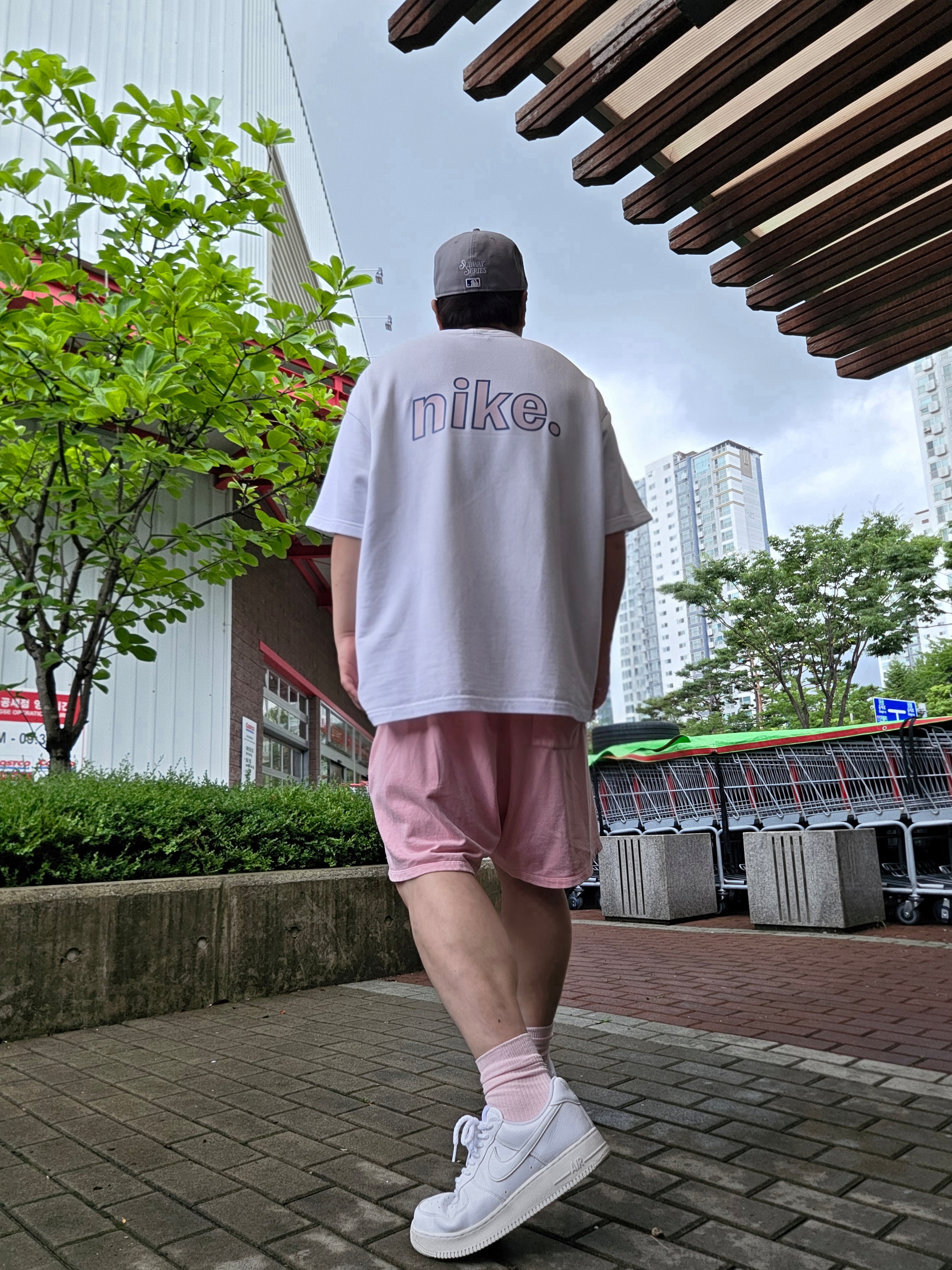 Nike Air Force 1 Low Retro Color of the Month White, Human Made Military Card Case Beige 착용 스타일 - 2