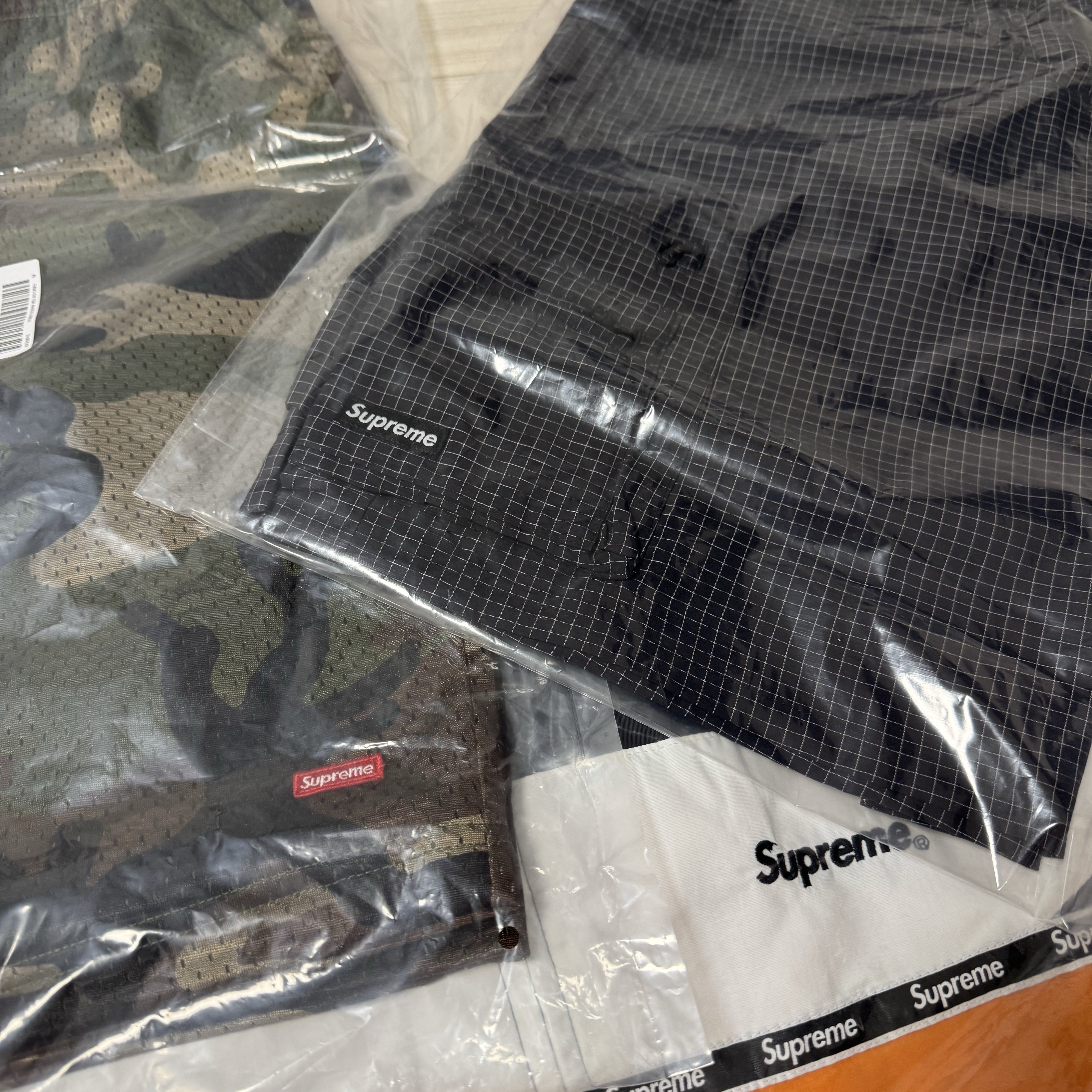 Supreme Small Box Baggy Mesh Short Woodland Camo - 26SS 착용 스타일