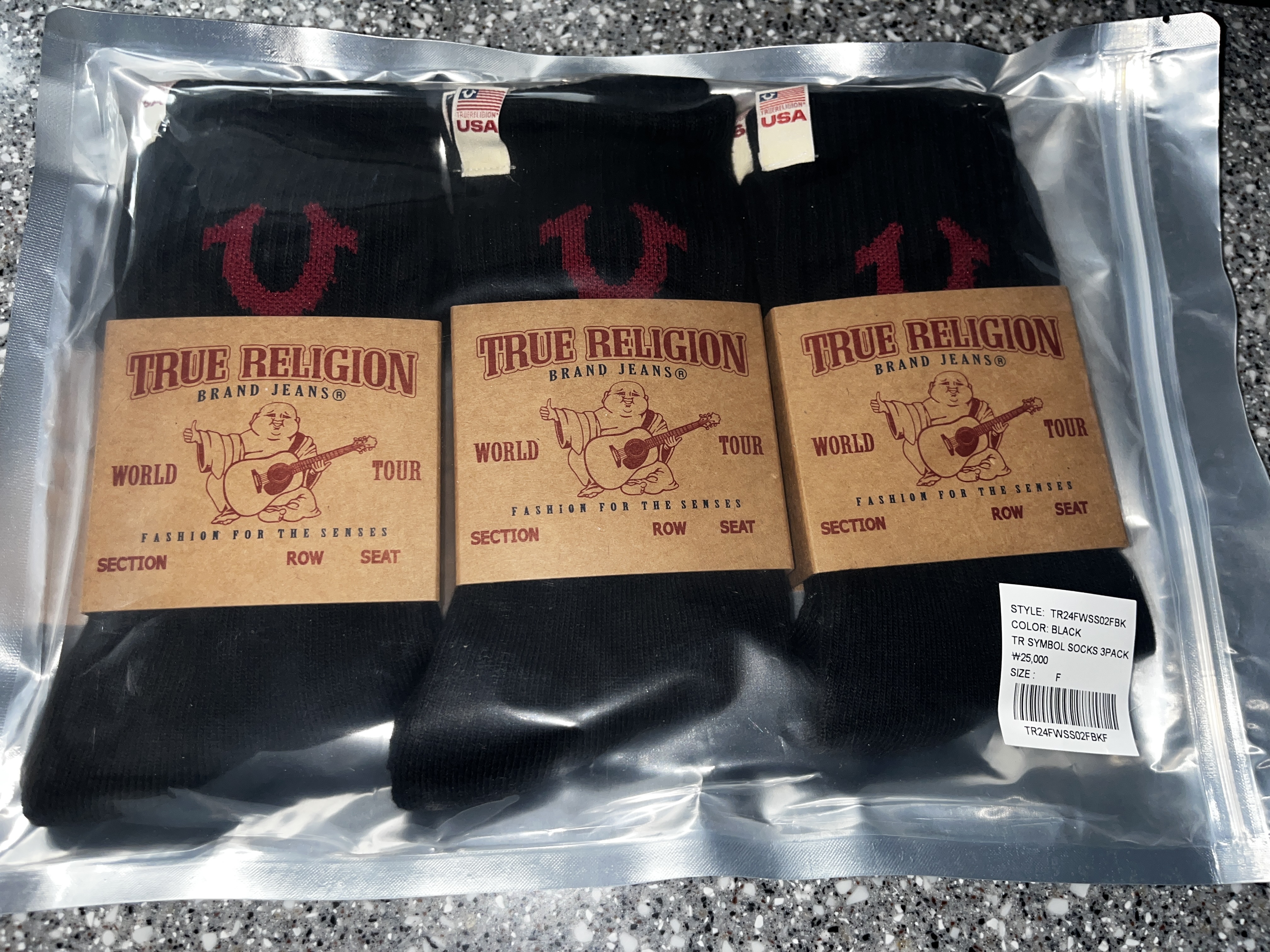 True Religion TR Symbol Socks 3Pack Black 착용 스타일