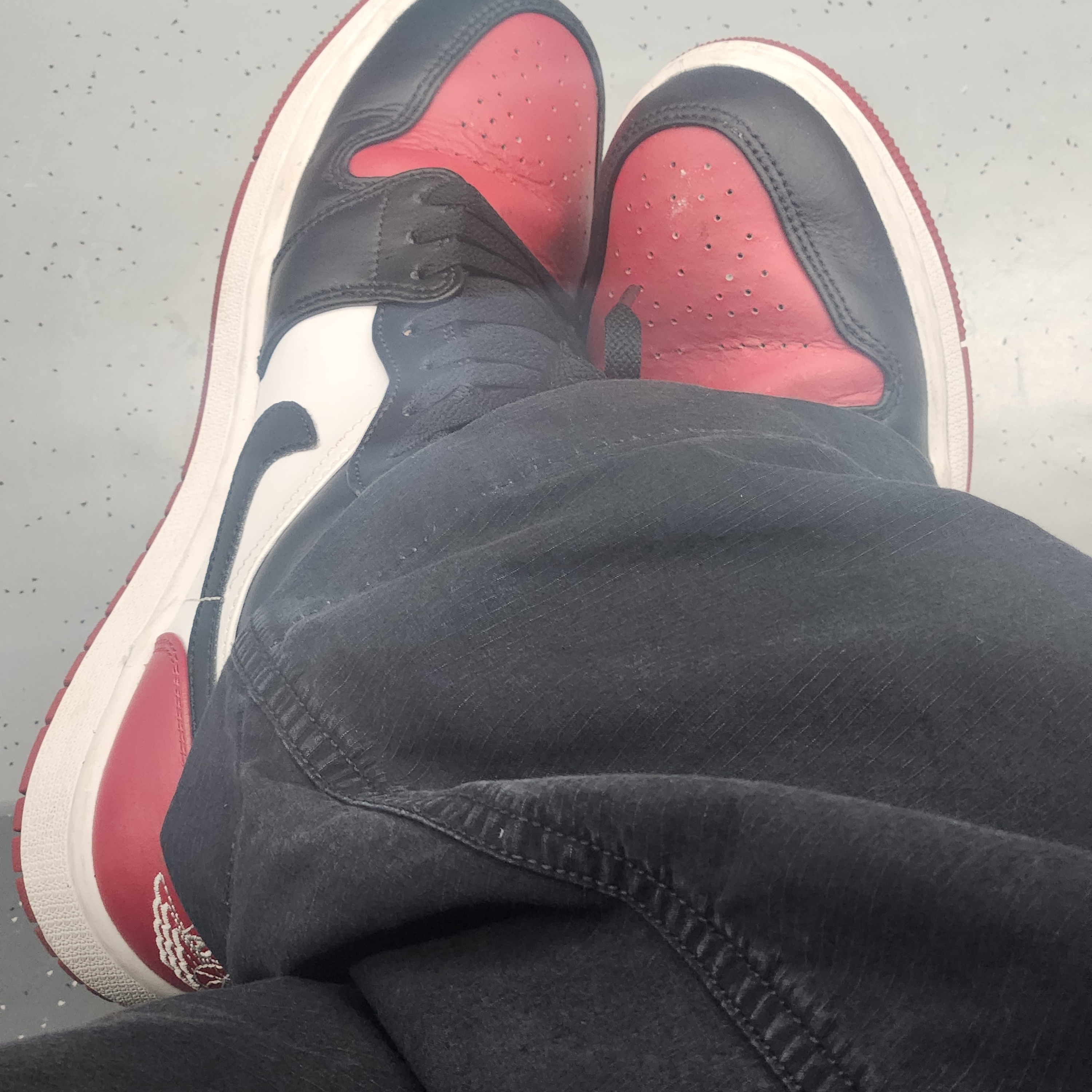 Jordan 1 Low White Varsity Red ์ฐฉ์ฉ ์คํ์ผ
