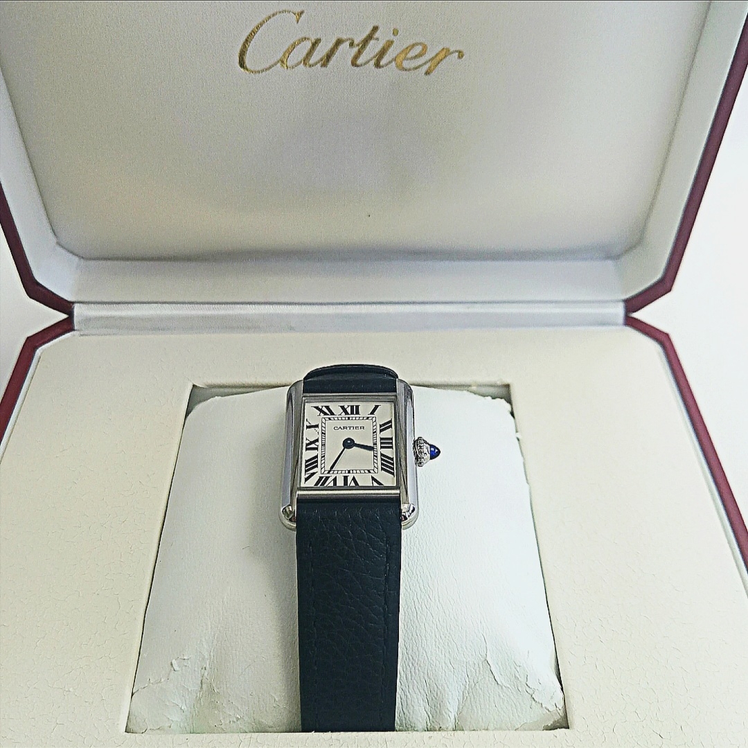Cartier Tank Must Watch Small Quartz Steel Calfskin Black 착용 스타일 - 2