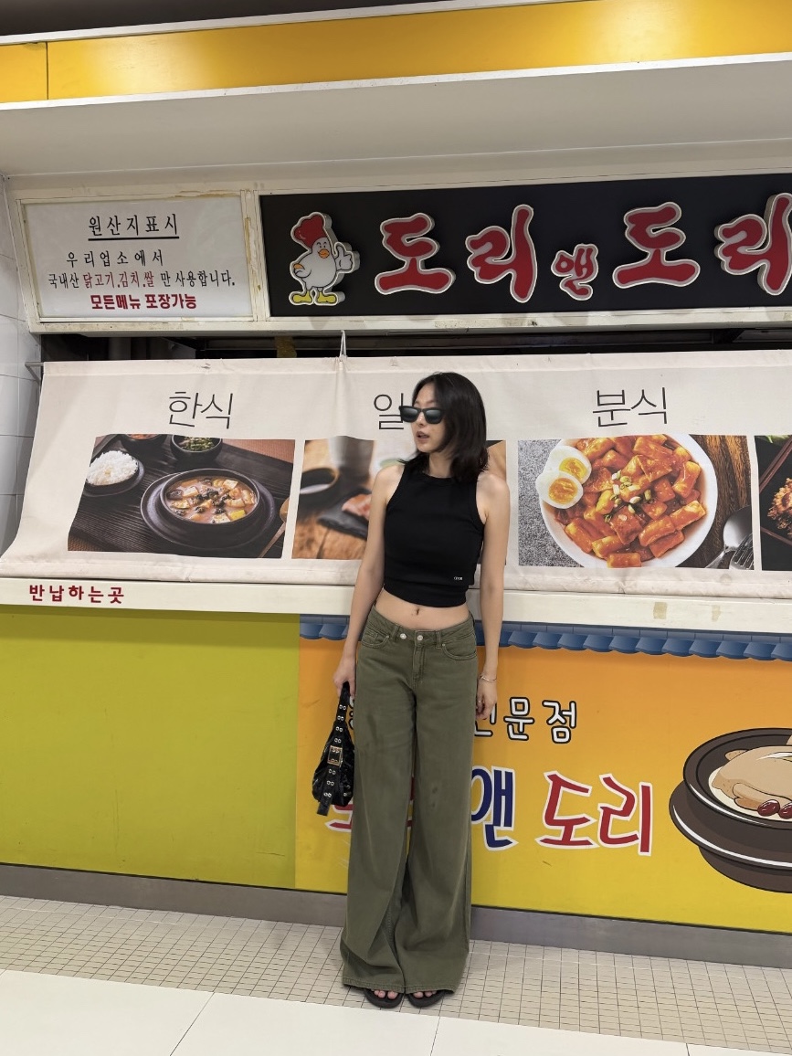 Oofos OOriginal Black 착용 스타일