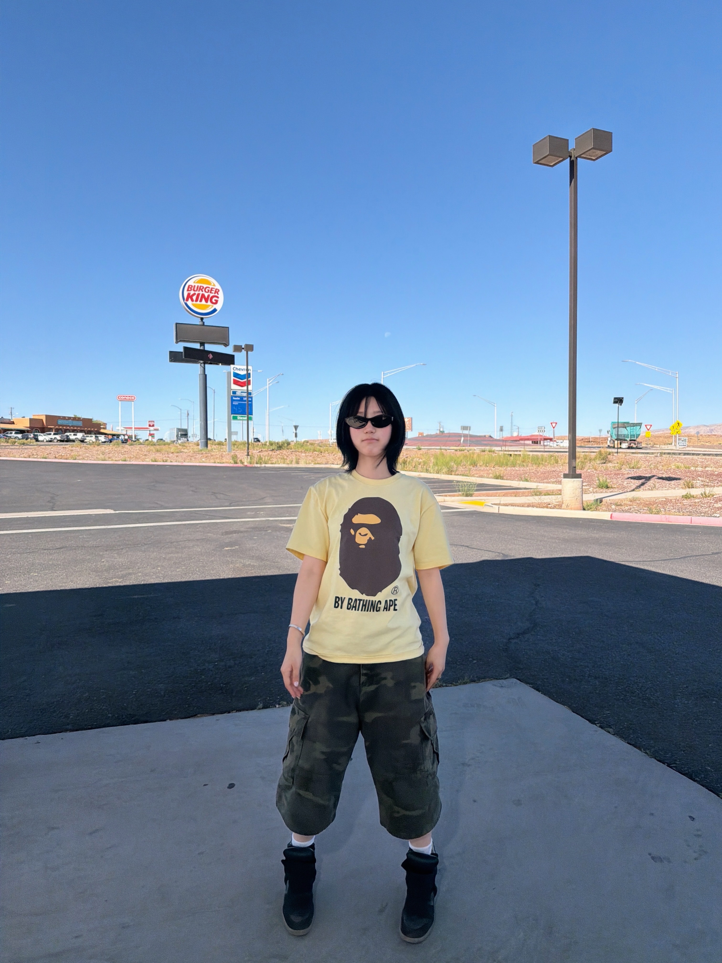 Prada Symbole Sunglasses Slate Gray Lenses Alternative fit, BAPE By Bathing Ape T-Shirt Yellow 착용 스타일 - 2