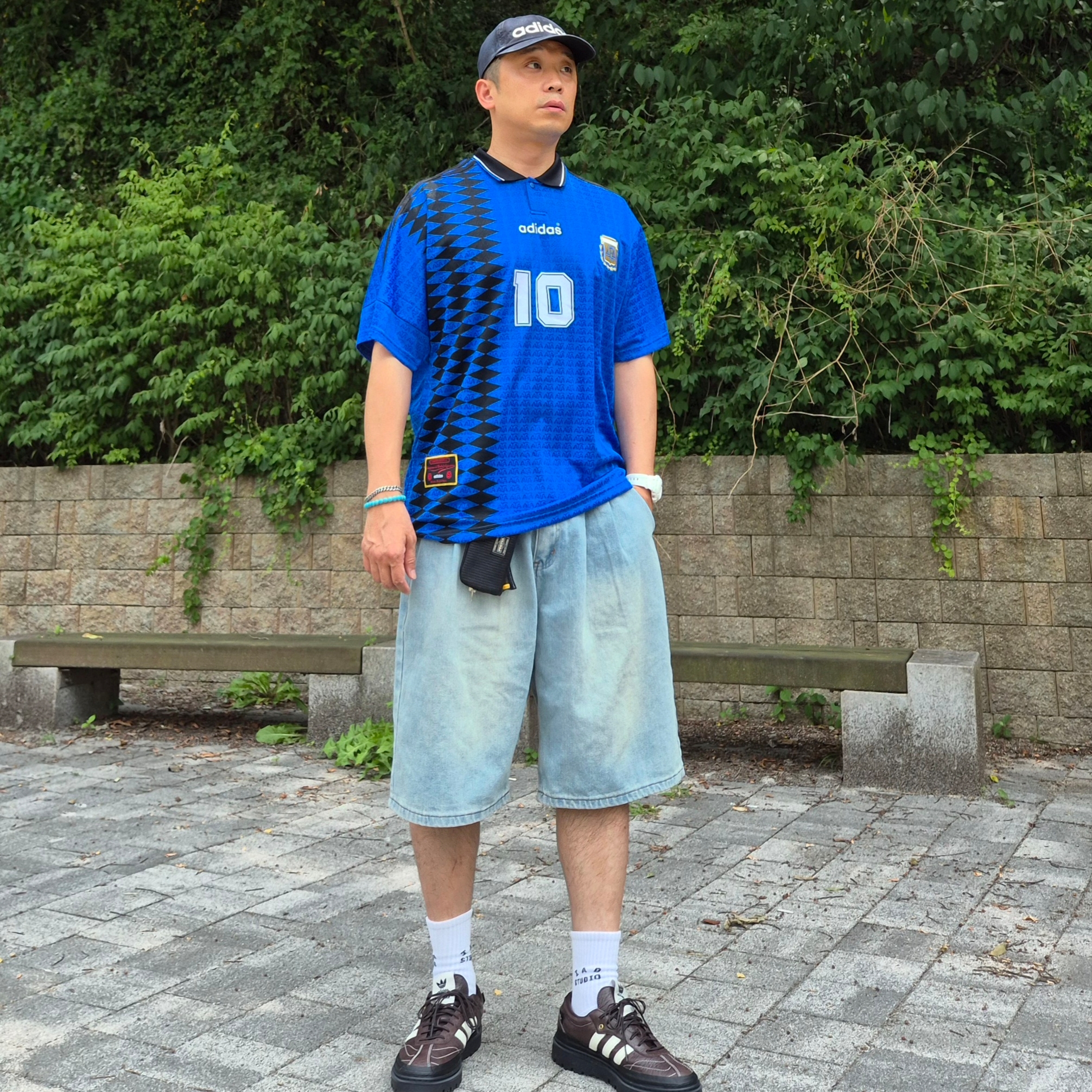 Adidas x Song for the Mute 007 Samba LX Freizeit Aurora Coffee, IAB Studio Socks White (5 Pack) 착용 스타일 - 2