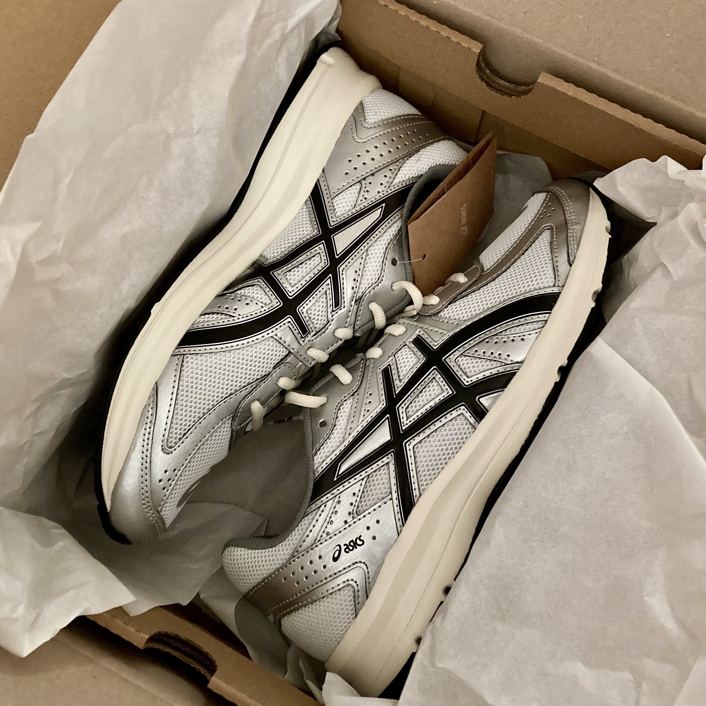 Asics Jog 100 S White Black - 2E Wide 착용 스타일