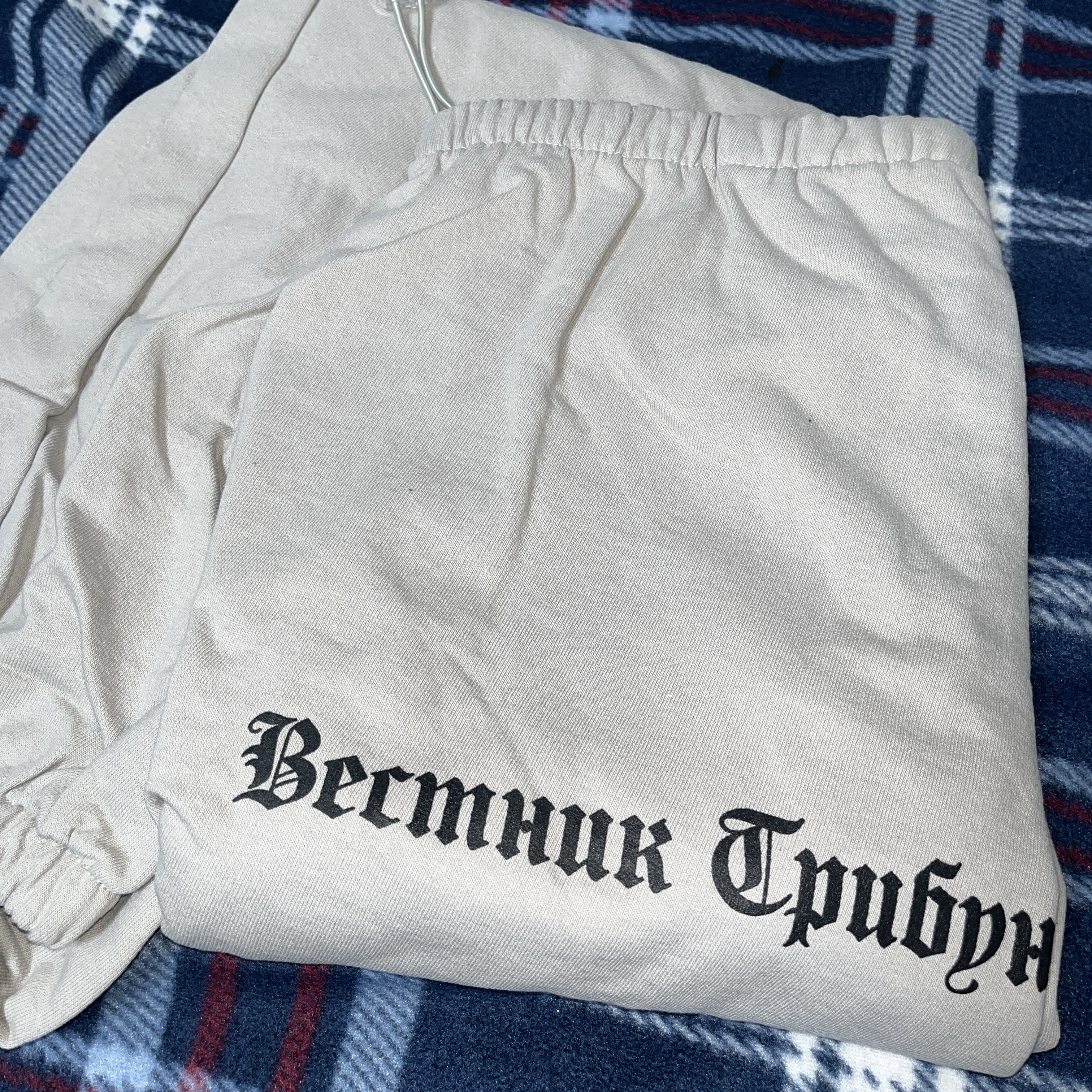 Yeezy x Gosha Rubchinskiy Tribune Herald SP-06 Pants Mocha 착용 스타일