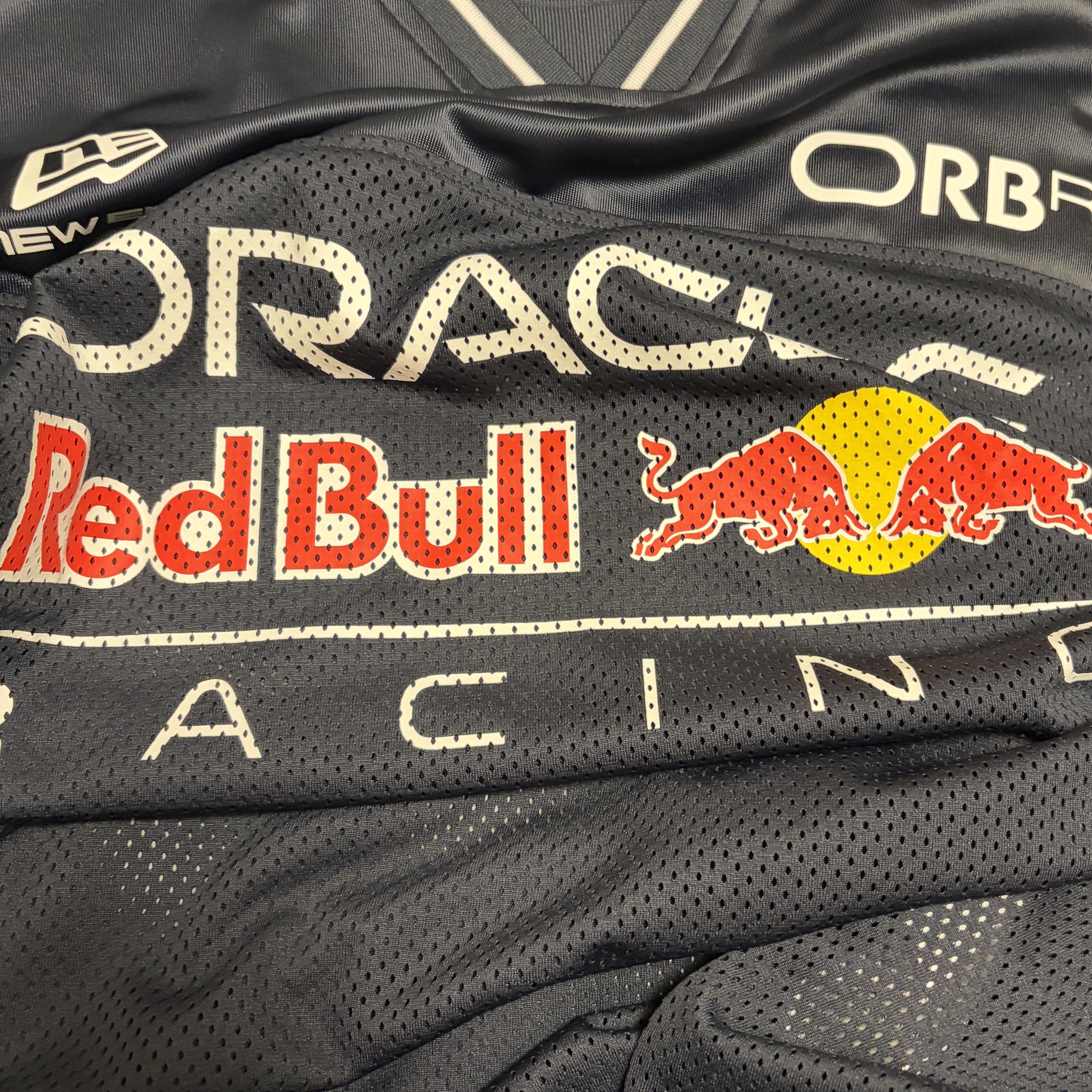 New Era x Oracle Red Bull Racing Mesh T-Shirt Navy 착용 스타일