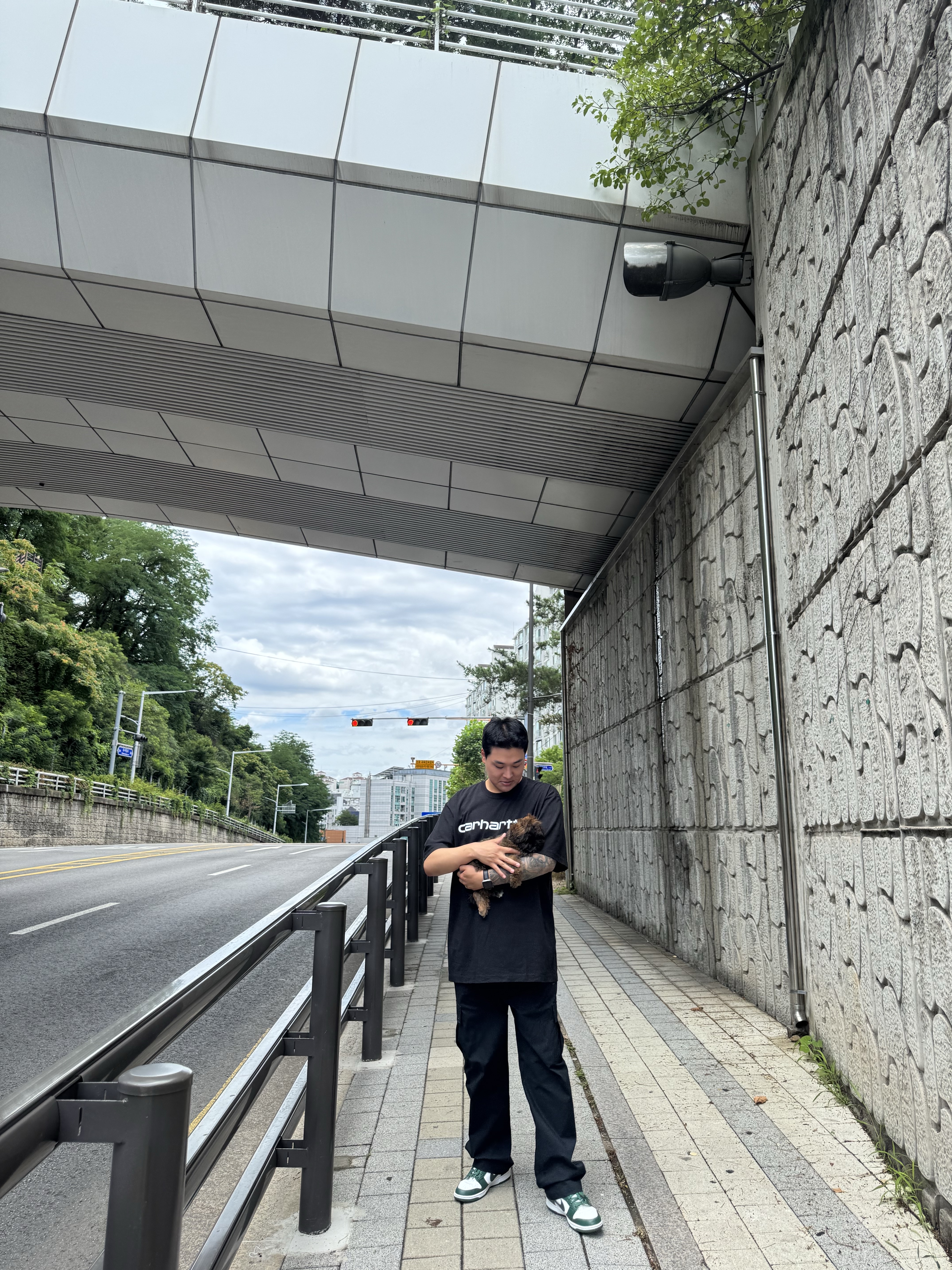 Nike Club Cargo Pants Black - Asia, Carhartt Loose Fit Heavyweight Regular Short Sleeve Logo Graphic T-Shirt Black 착용 스타일 - 1