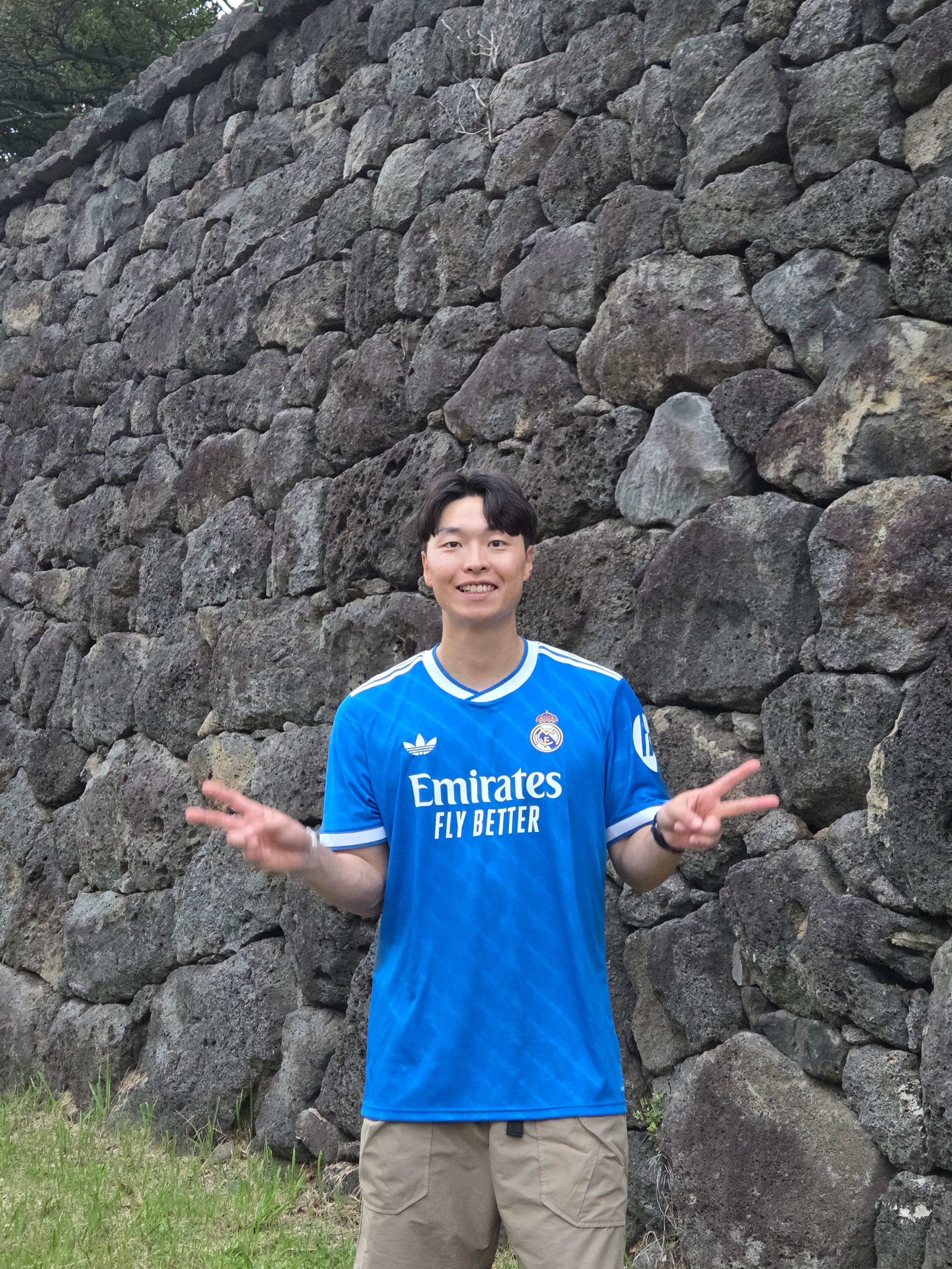 Keen x Gramicci Newport Retro Natural Ponderosa Pine, Adidas Real Madrid 2025/26 3rd Jersey Blue Bird - KR Sizing (Non Marking Ver.) 착용 스타일 - 3
