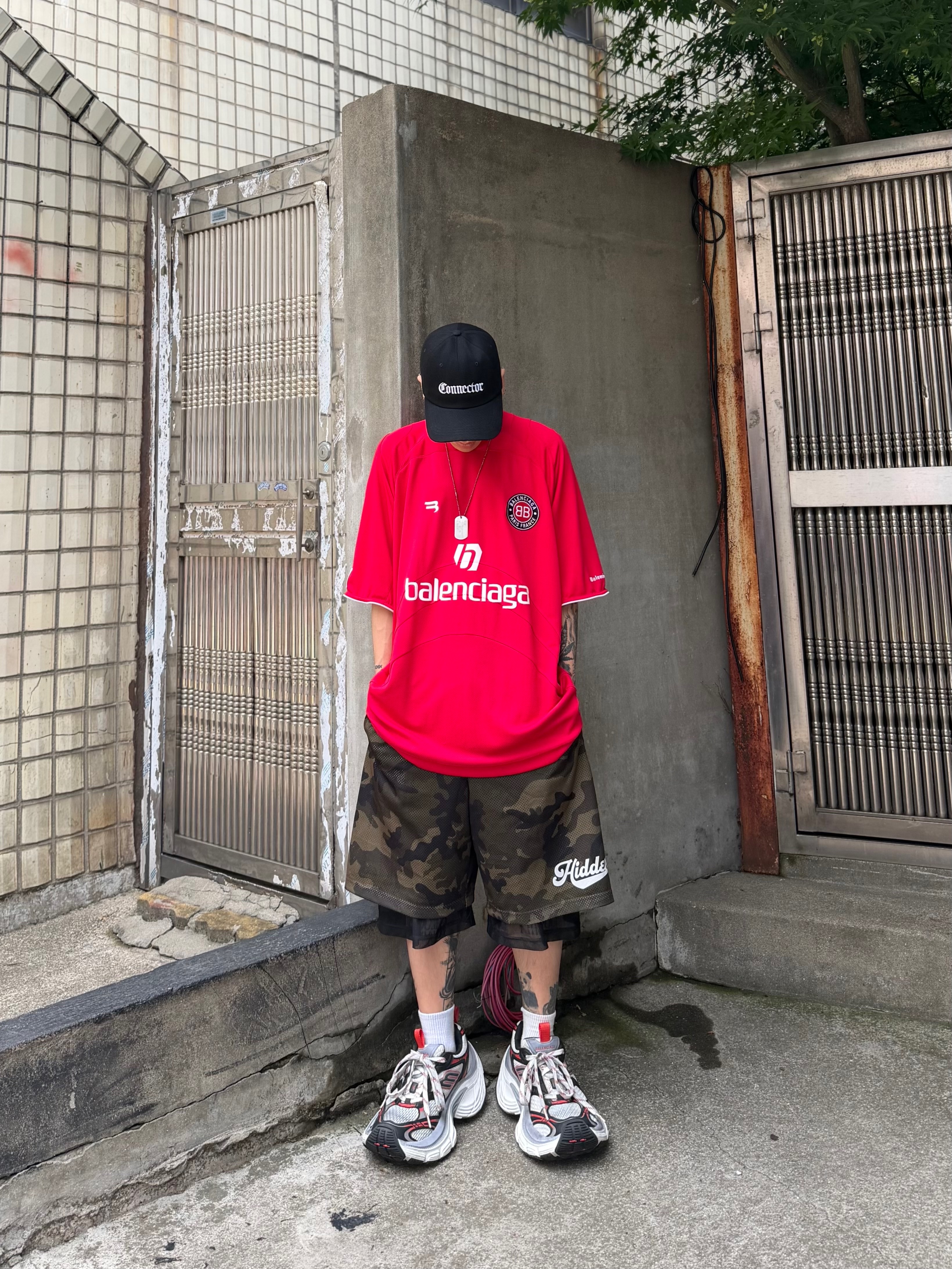 AX CONNECTION Connector Embroidered Cap Black 착용 스타일 - 1