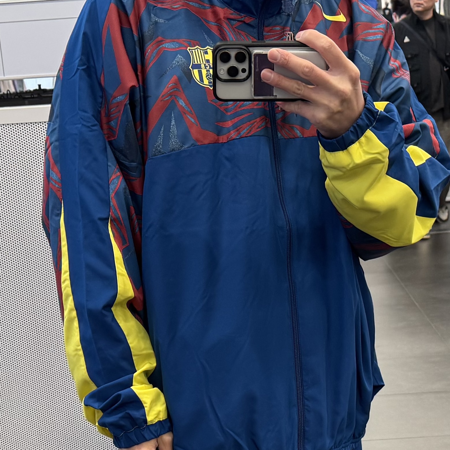 Nike FC Barcelona Starting 5 Force Football Woven Jacket Gym Blue Opti Yellow (FZ1281-431) (Non Marking Ver.) 착용 스타일