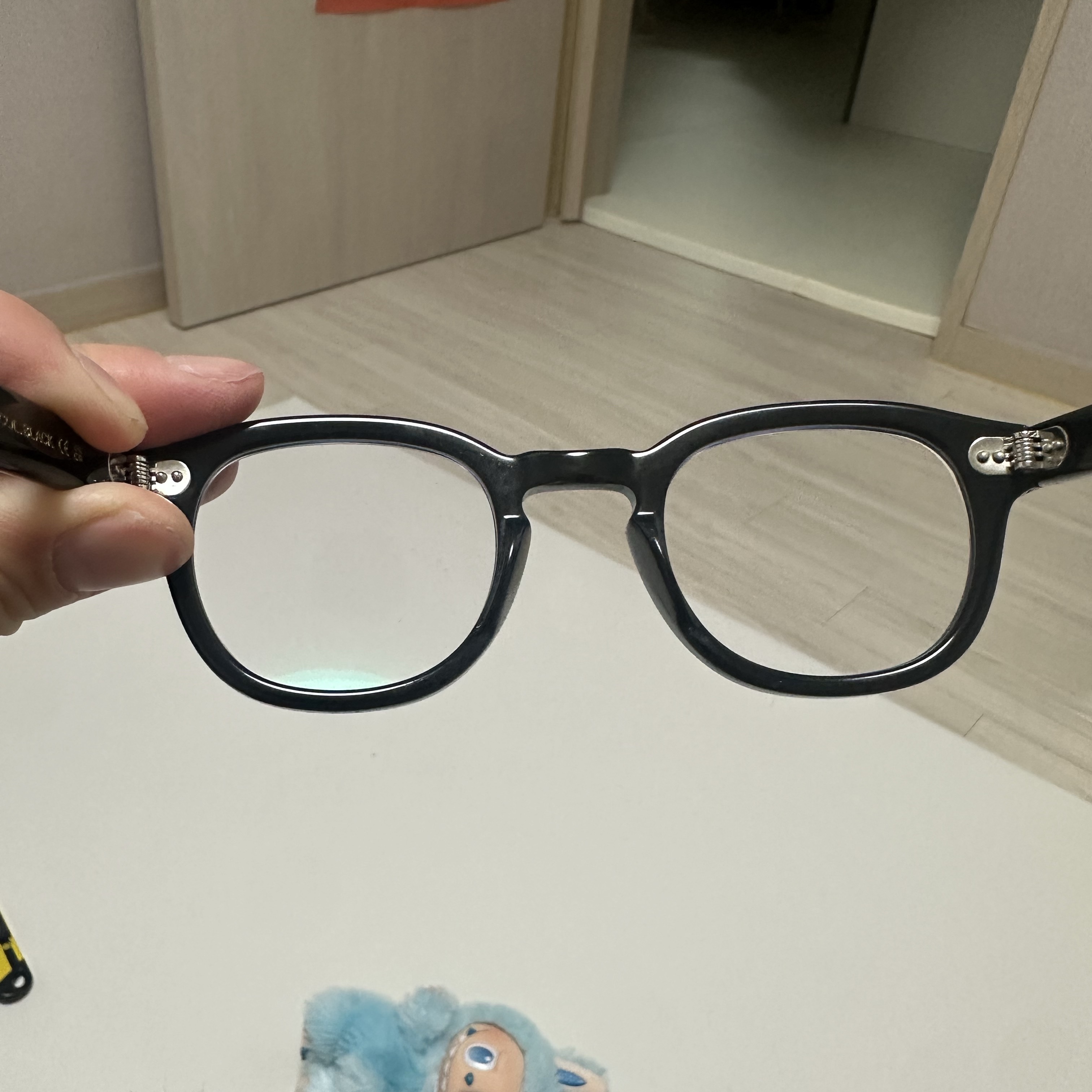 Moscot Lemtosh Black 착용 스타일