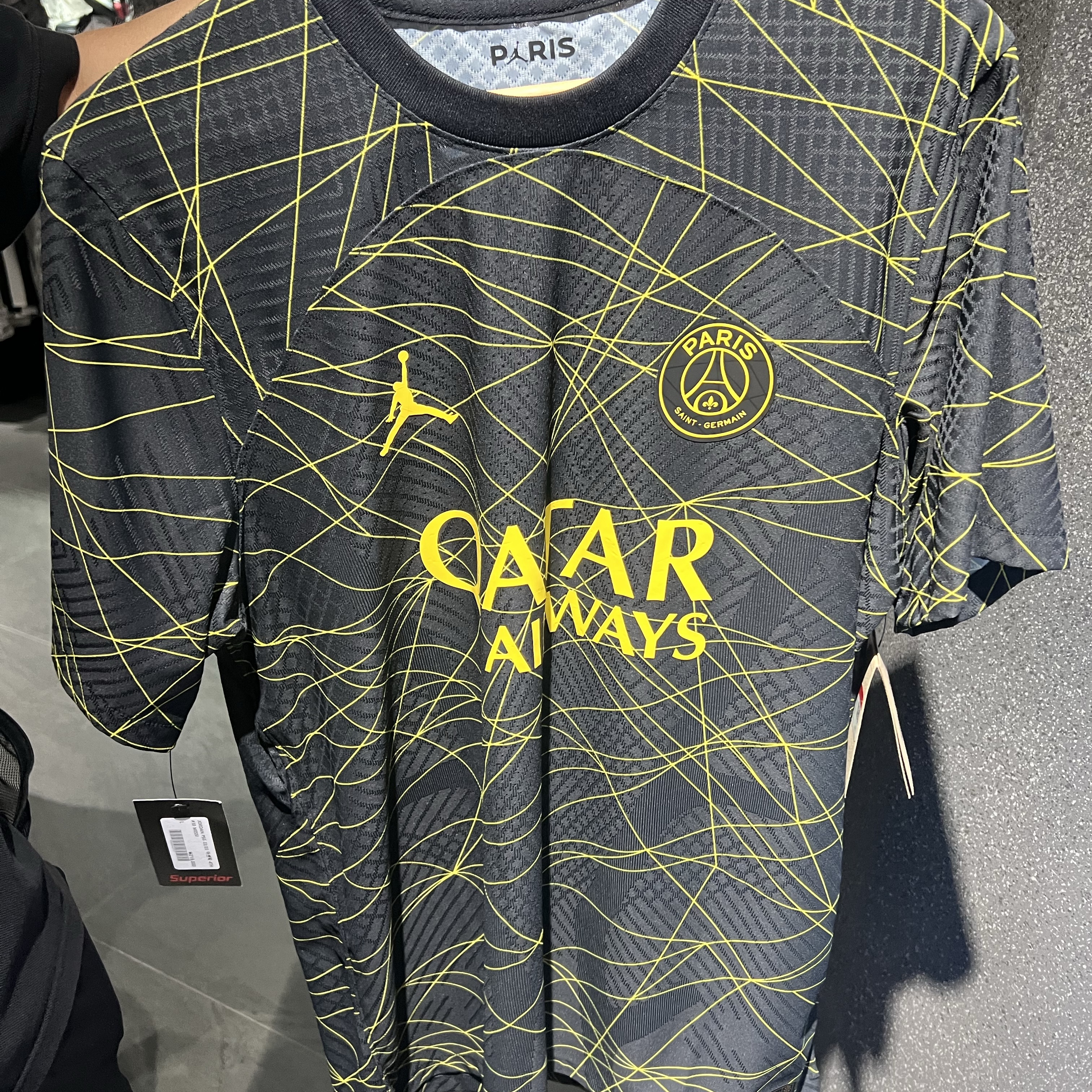 Jordan x Paris Saint-Germain 2023/24 Dri-Fit Stadium 4th Jersey Black Tour Yellow (Non Marking Ver.) 착용 스타일 - 1