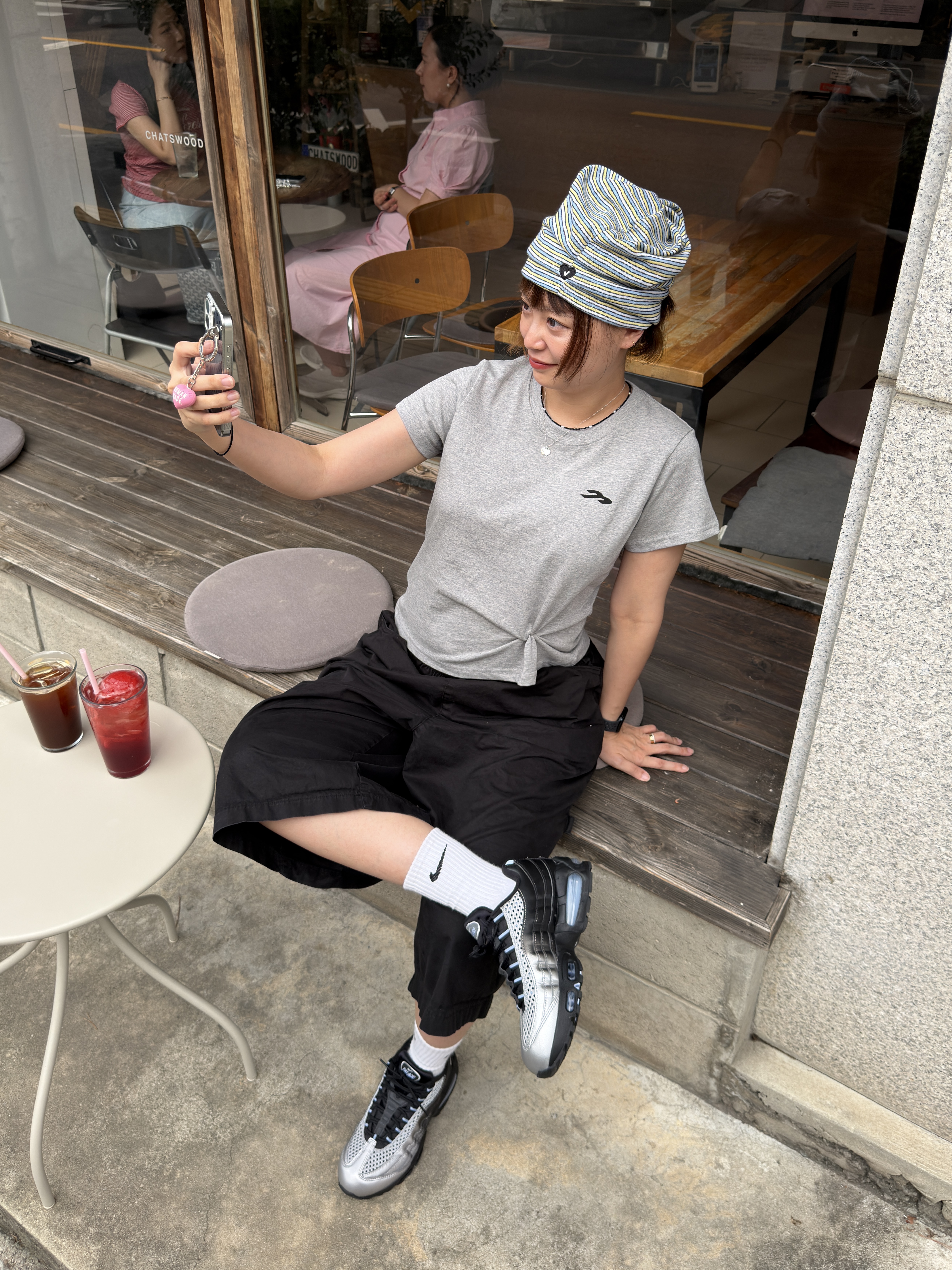 Nike x Palace Air Max 95 Metallic Silver Aluminum, SLOW RECORD HOUSE Carpenter Bermuda Wide Sweatpants Black 착용 스타일 - 1